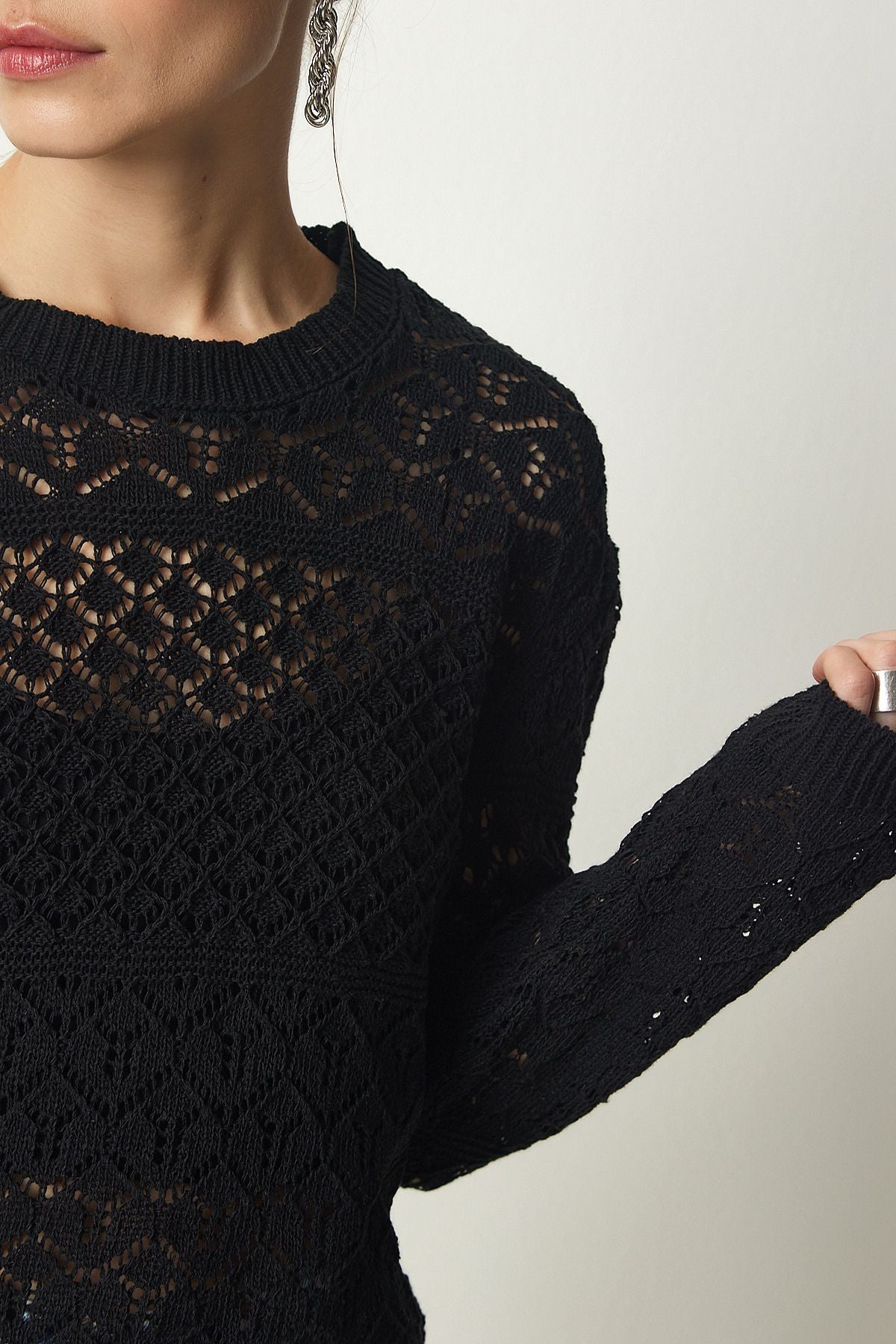 WOMEN BLACK HAPPY KNIT