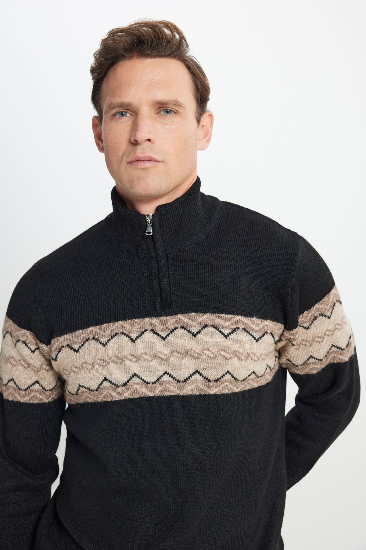 Men's black-bej standard fit normal cut upright bato collar woolen woolen soft textured knitwear sweater