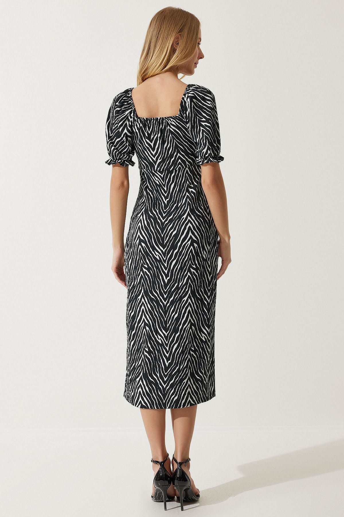 Woman Black Elastic Carmen Yaka Summer Dress MC00172
