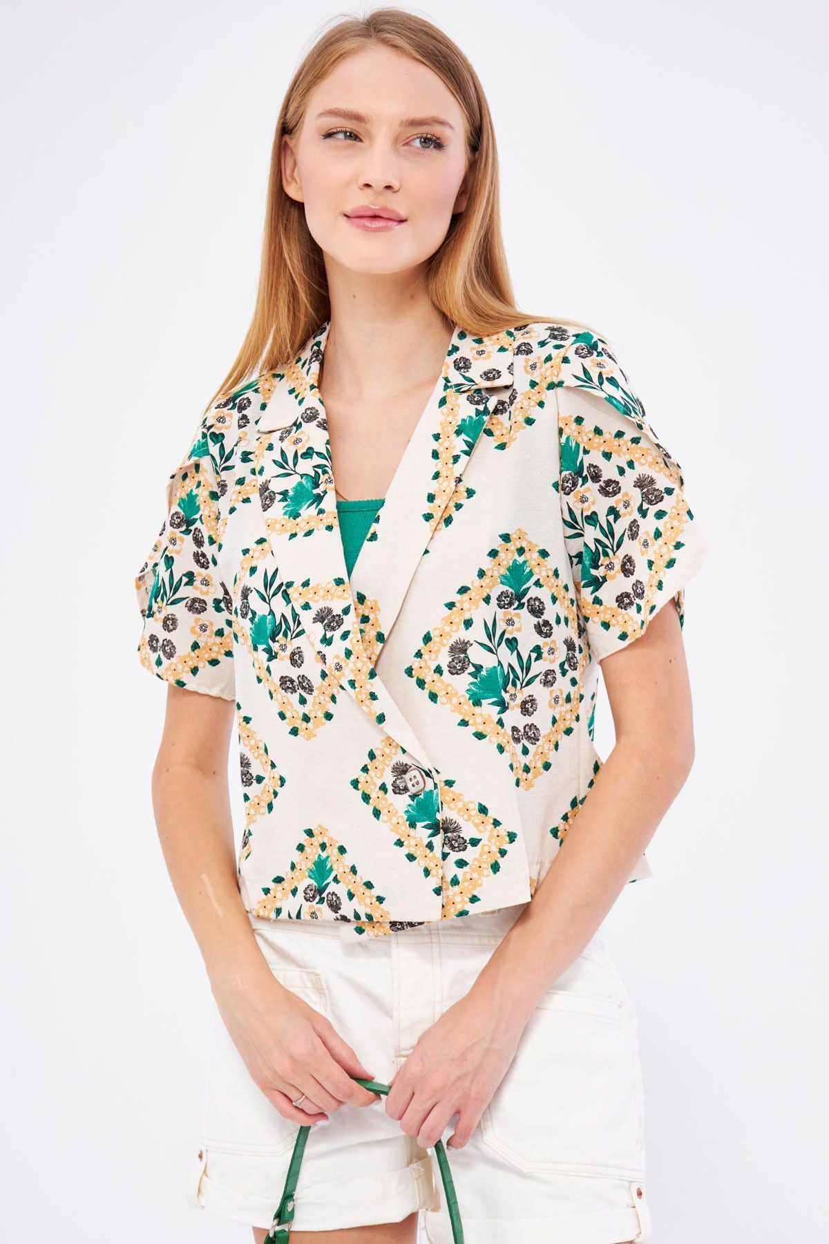 Female emerald linen-looking patterned arm slit and short sleeve jacket ARM-24Y001095