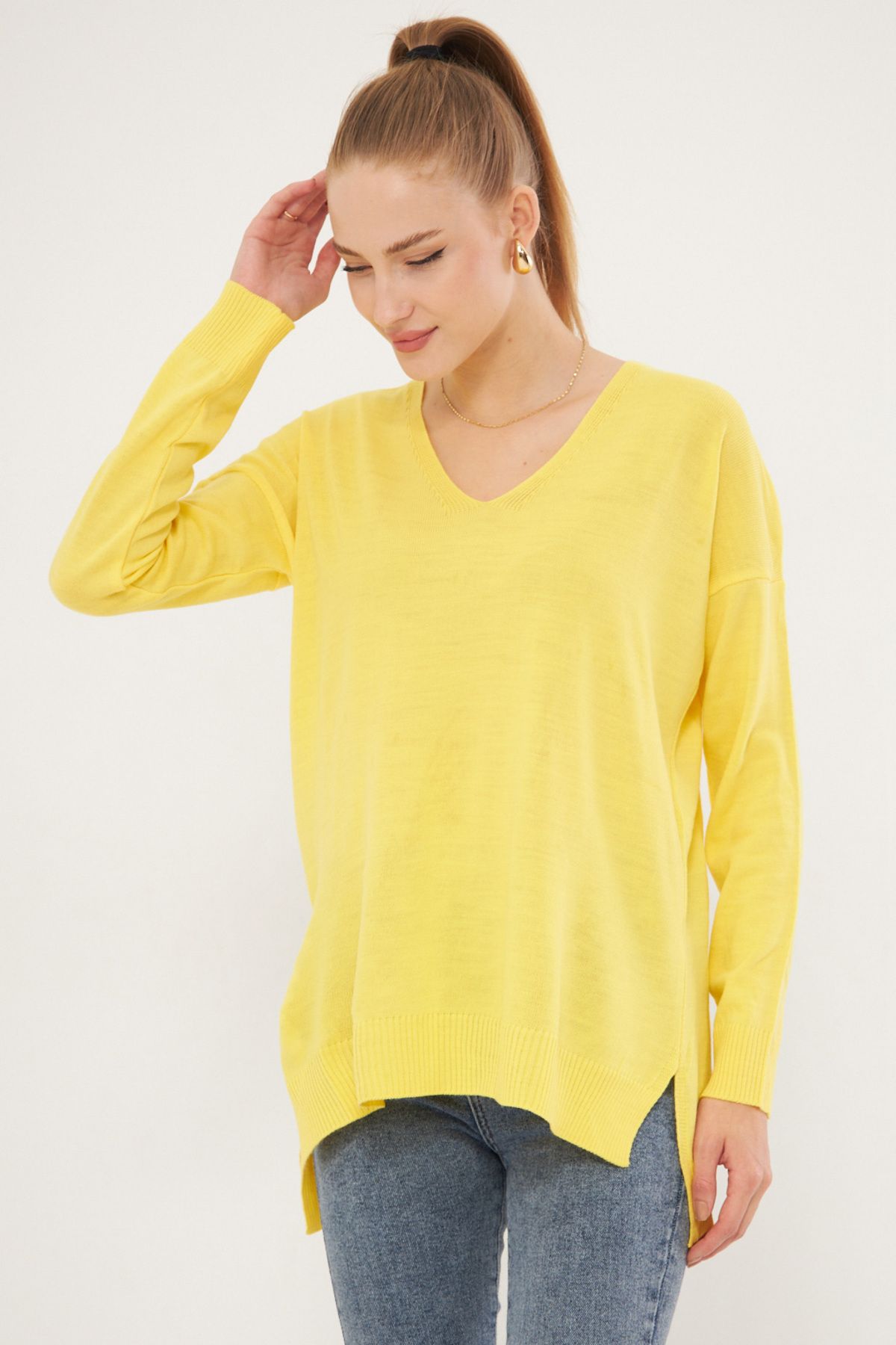 Woman Yellow V-Yaka front short back long knitwear sweater ARM-22Y012013