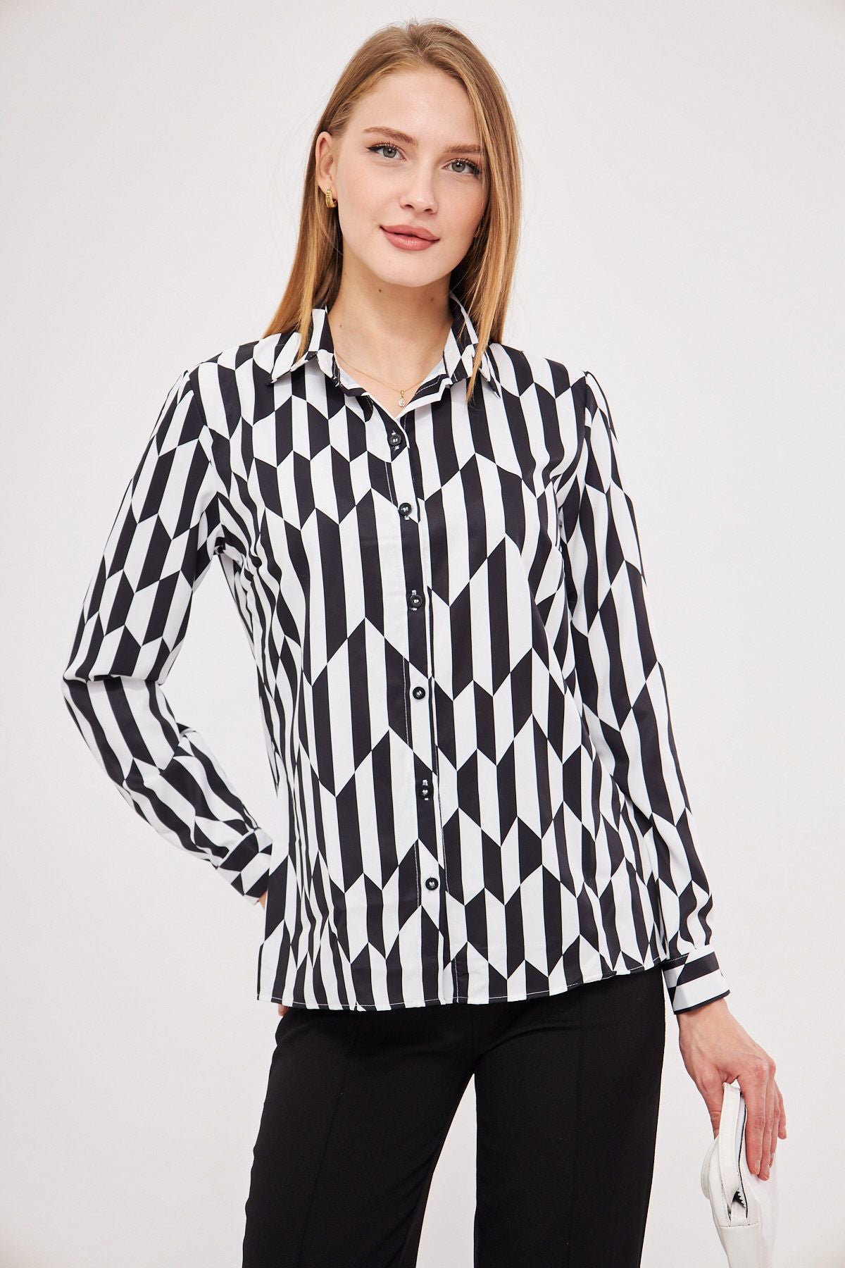 Women's Black-and-White Patterned Long Sleeve Shirt ARM-24K001017