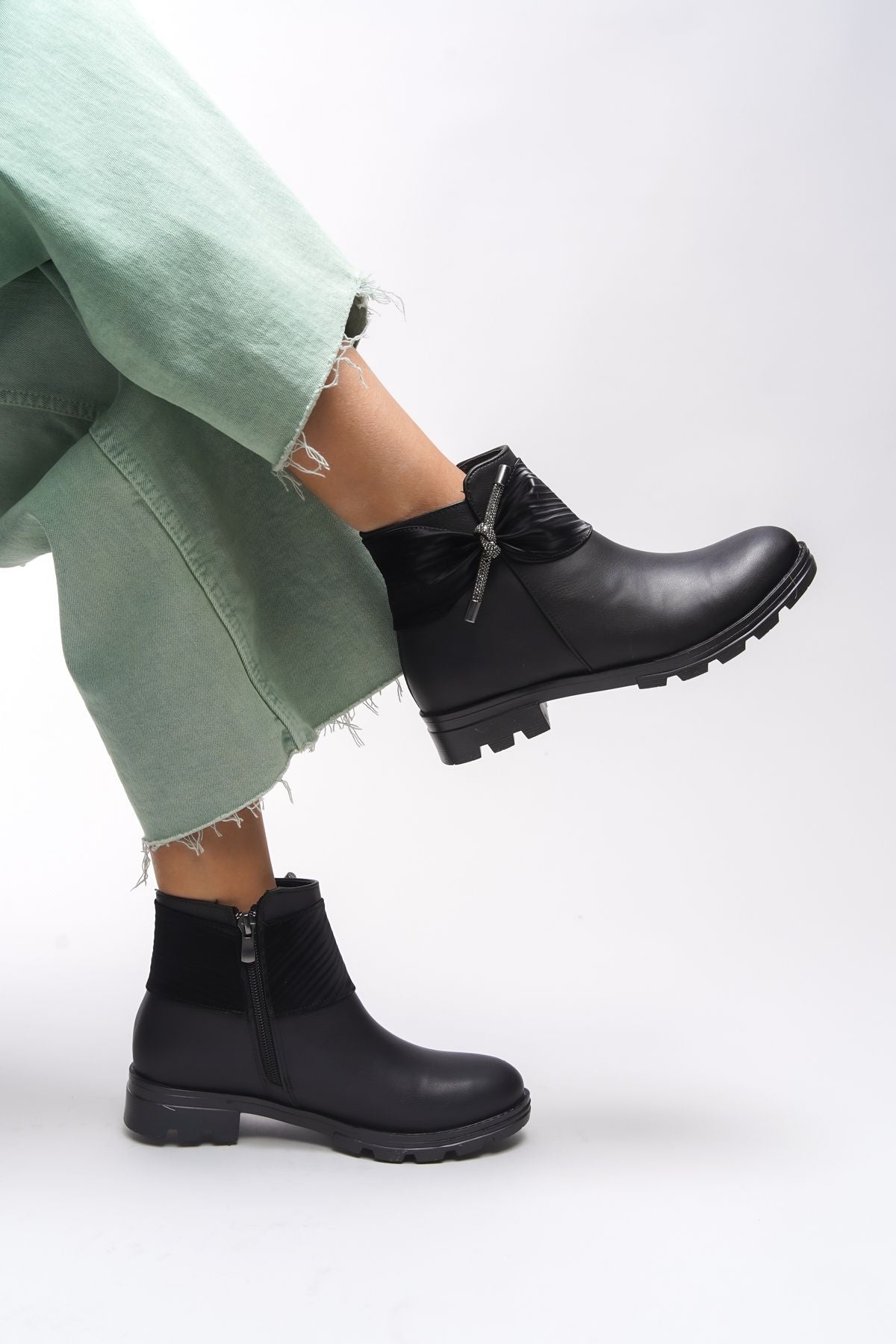 Gaenledha Women's Ribbon and Stone Detail Bot Black Skin