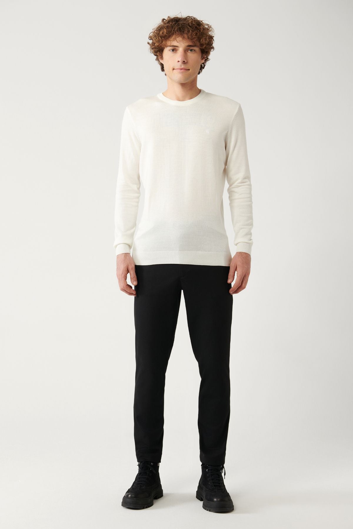 Men's white bike collar feathered knitwear sweater E005000