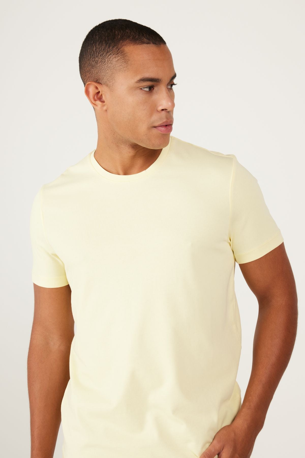 Men's yellow slim fit narrow cut bike collar cotton t -shirt