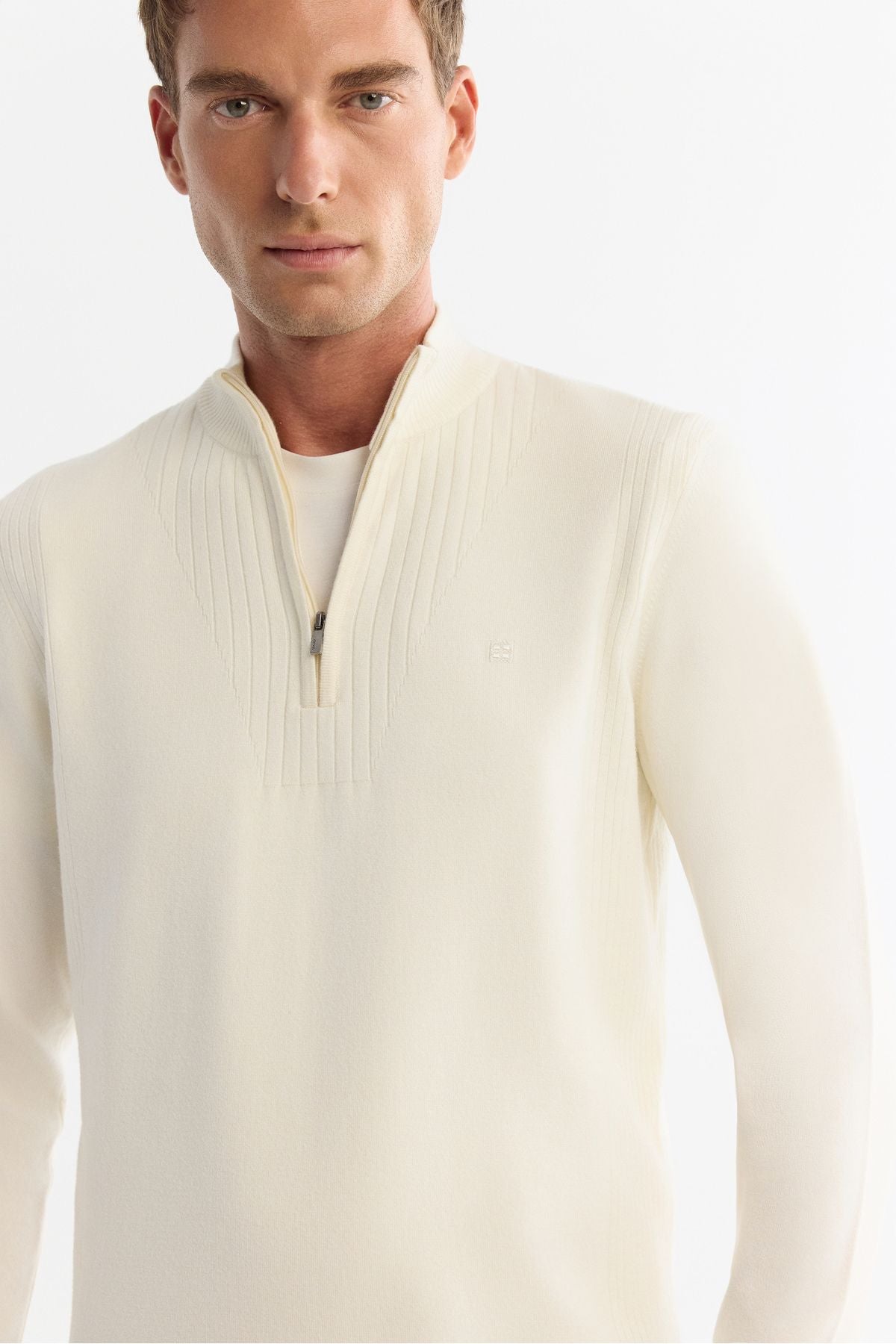 Men's ecru upright collar zipper line Detailed Soft Touch Knitwear Sweater A42Y5071
