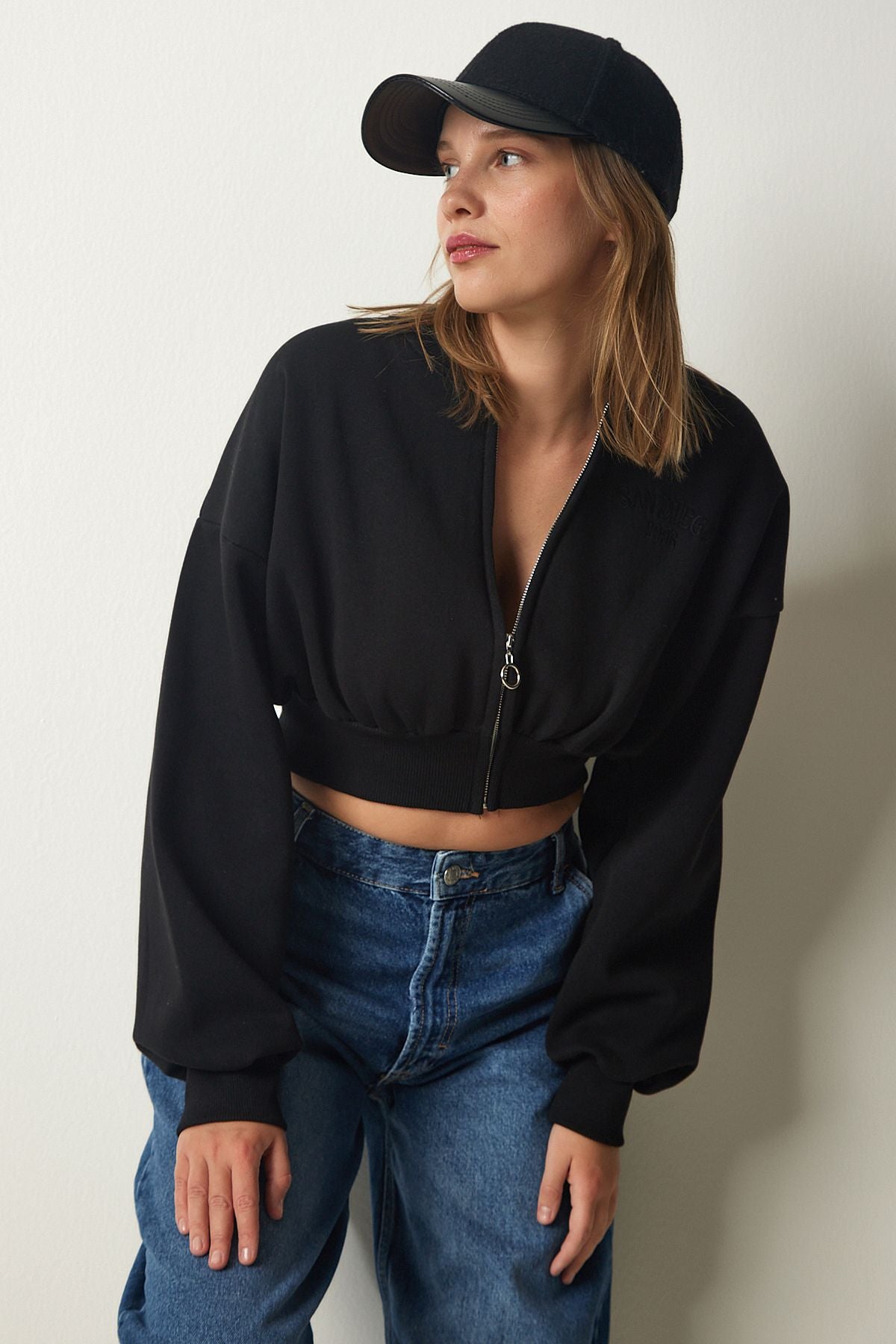 Kadın Siyah Fermuarlı Şardonlu Crop Örme Sweatshirt HF00442
