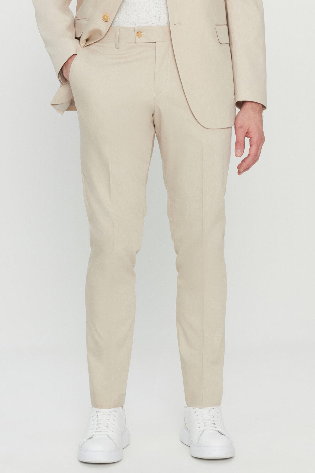 Men's Beige Slim Fit Narrow Cut Swallow Cover Pocket Flexible Suit