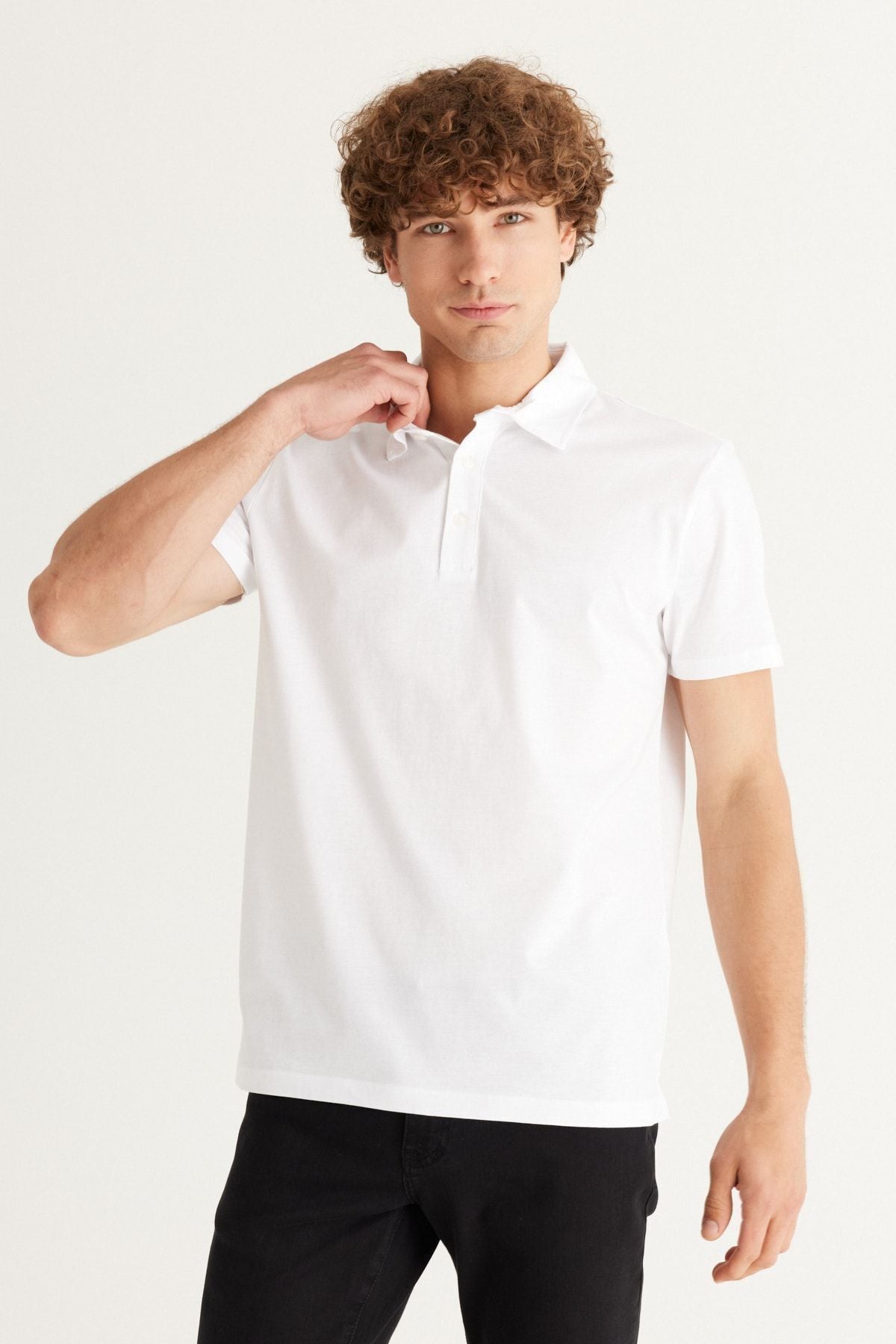 Men's white slim fit narrow cut polo collar 100 %cotton T -shirt