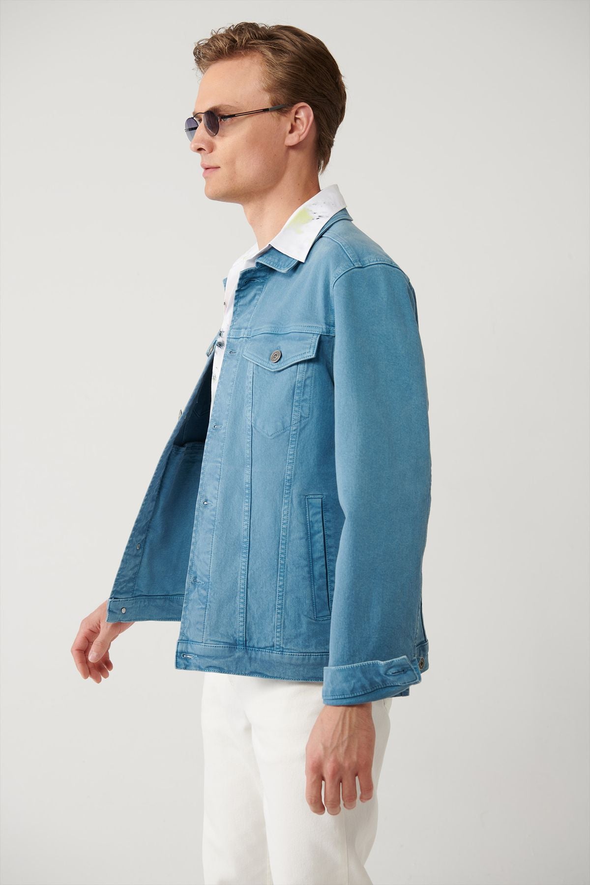 Men's Indigo Classic Neck Garment Dyed Pocket Denim Jacket A41y6020