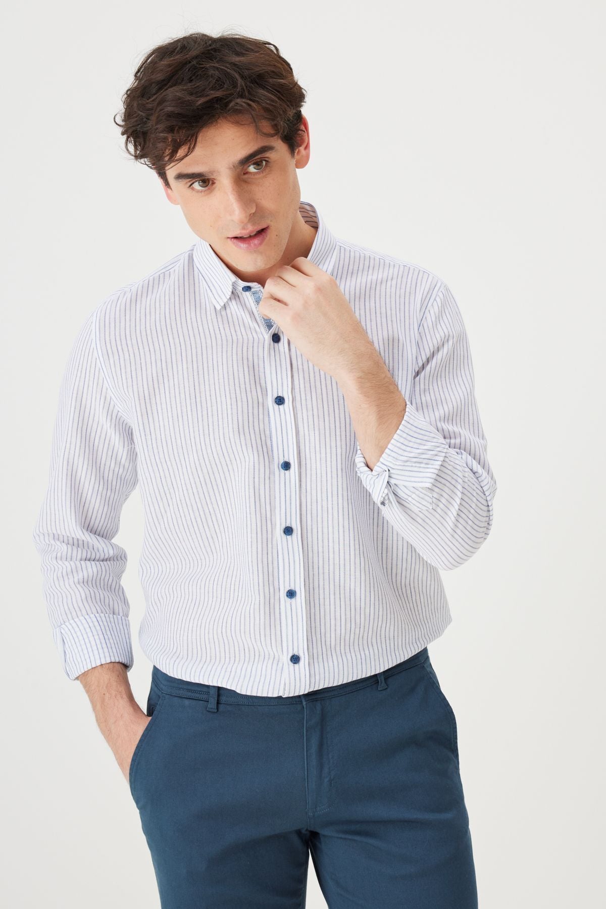 Men's White-Lacivert Slim Fit Narrow Cut Hidden buttoned collar 100 %cotton striped shirt