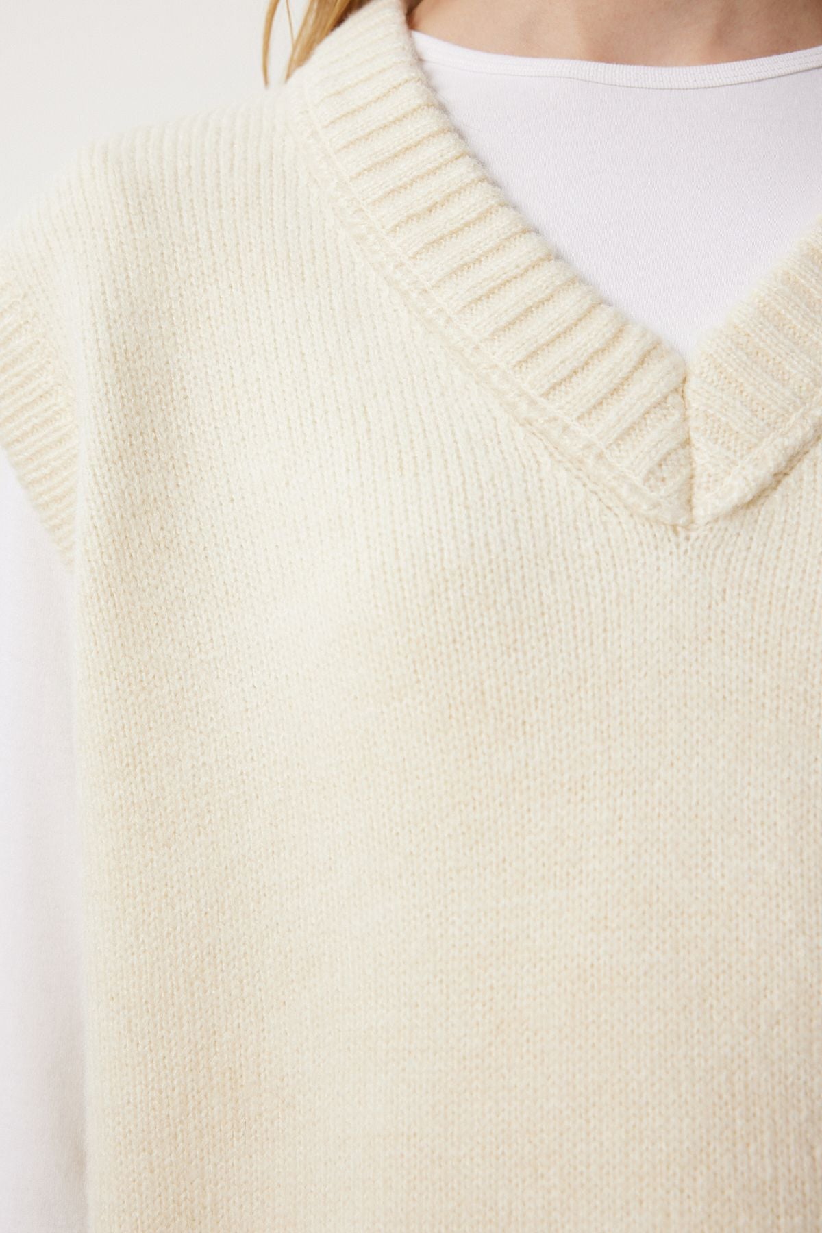 WOMEN'S CREAM V YAKA KNIT