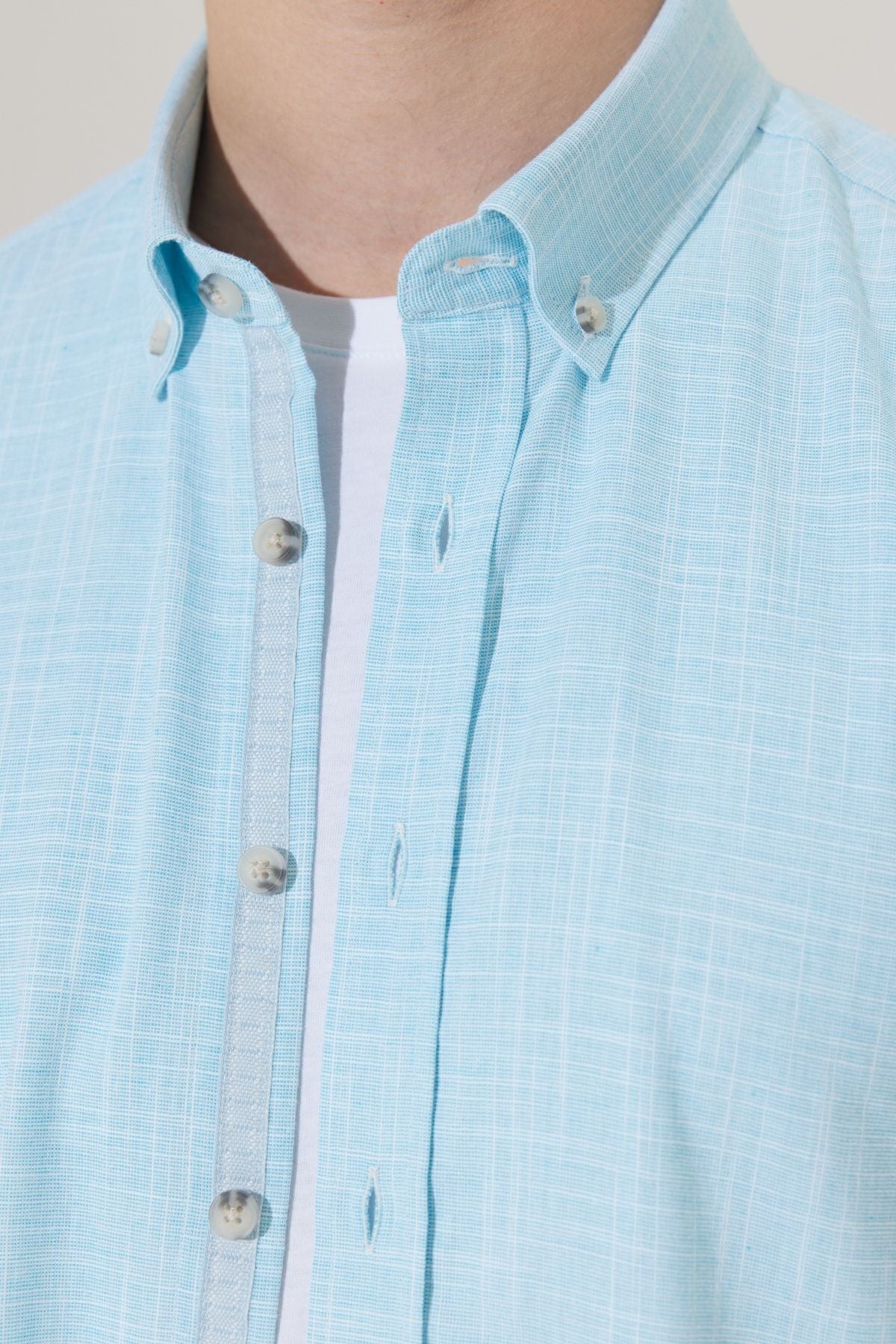 Male turquoise slim fit narrow cut buttoned collar linen look 100 %cotton pennant shirt