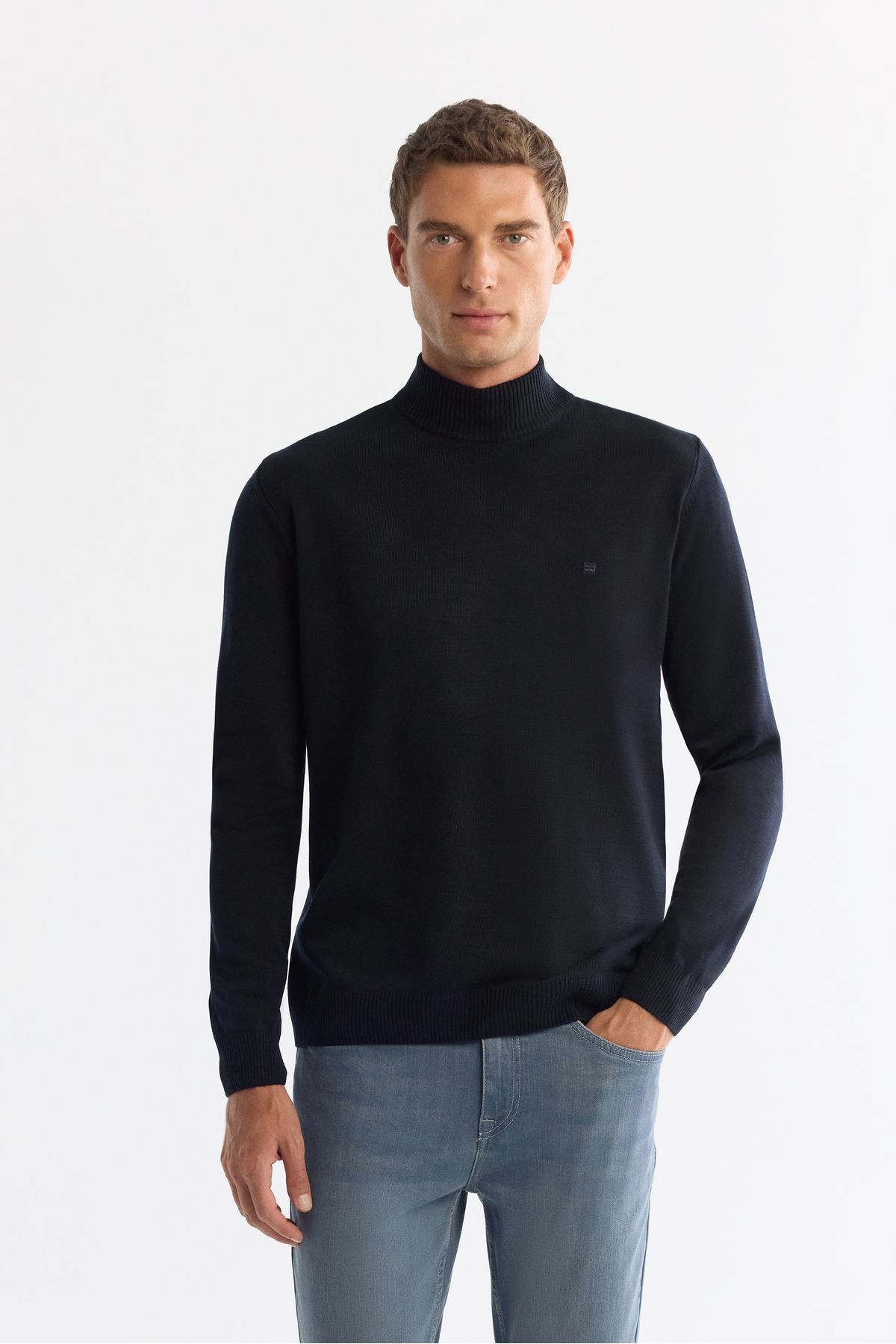 Men's navy blue half -fisherman collar feathered knitwear sweater E005001