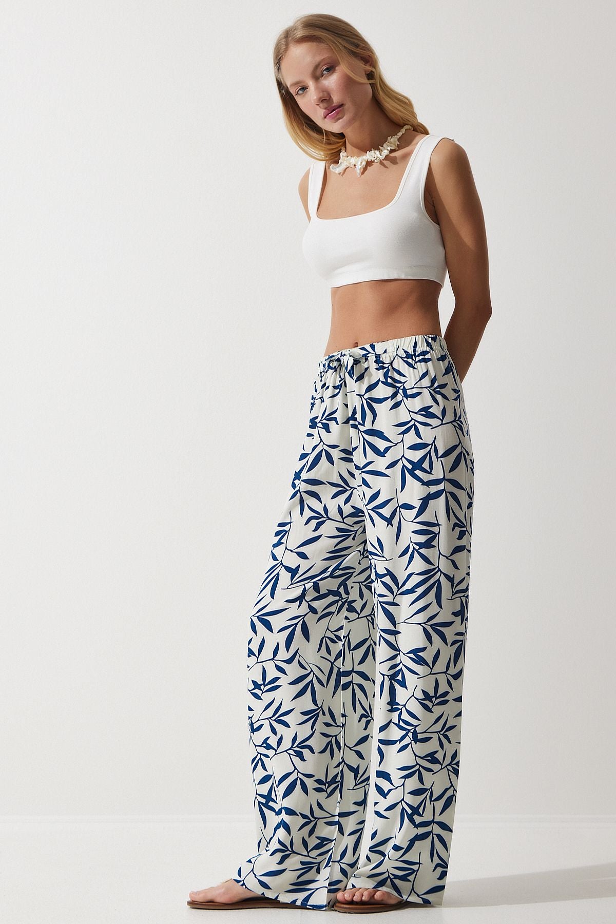 Woman White Navy Blue Patterned Viscose Palazzo Pants EN00606