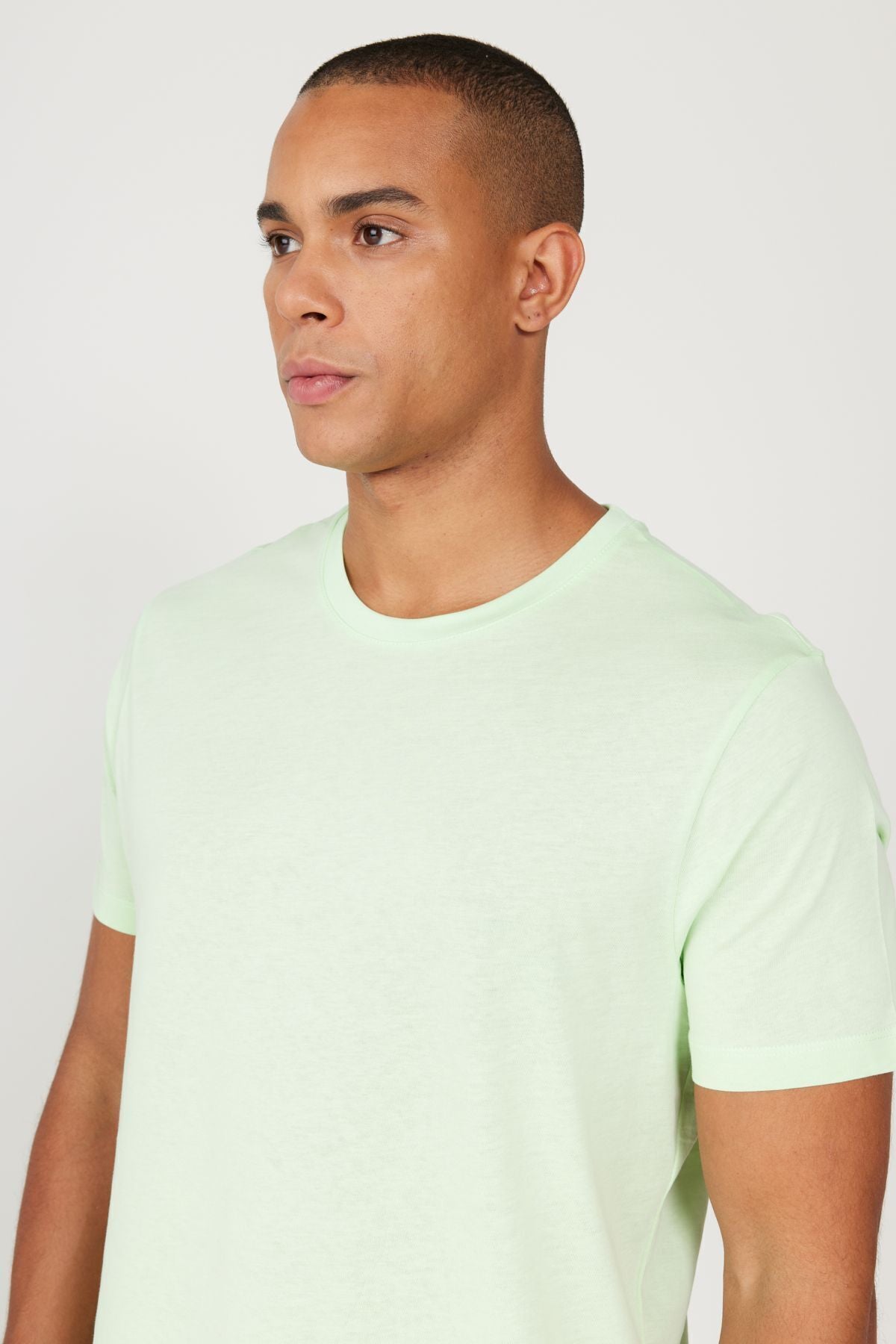 Men's light green slim fit narrow cut 100 %cotton bike collar Basic T -shirt