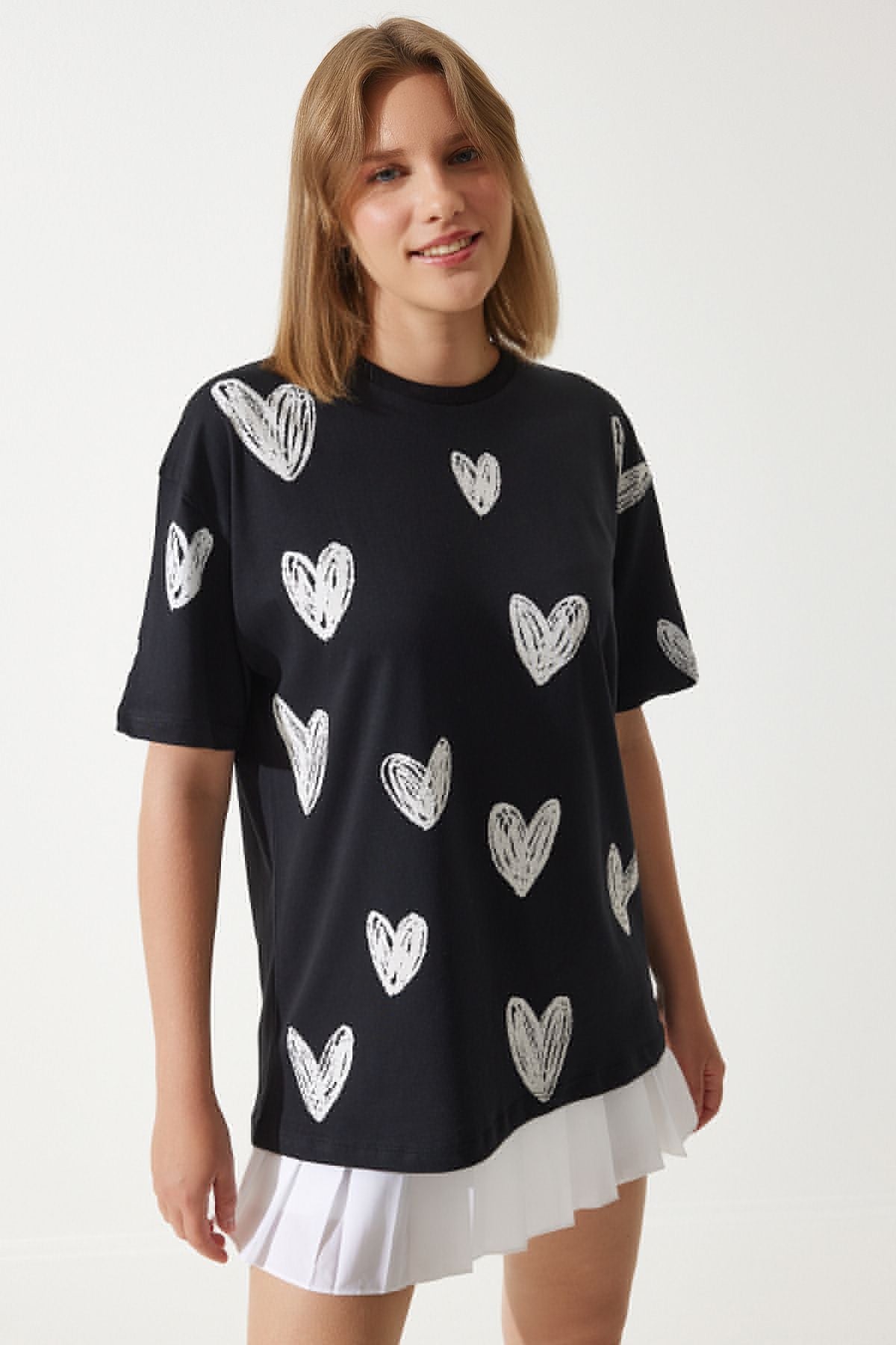 Woman Black White Heart Printed Oversizle Cotton T-Shirt BP00165