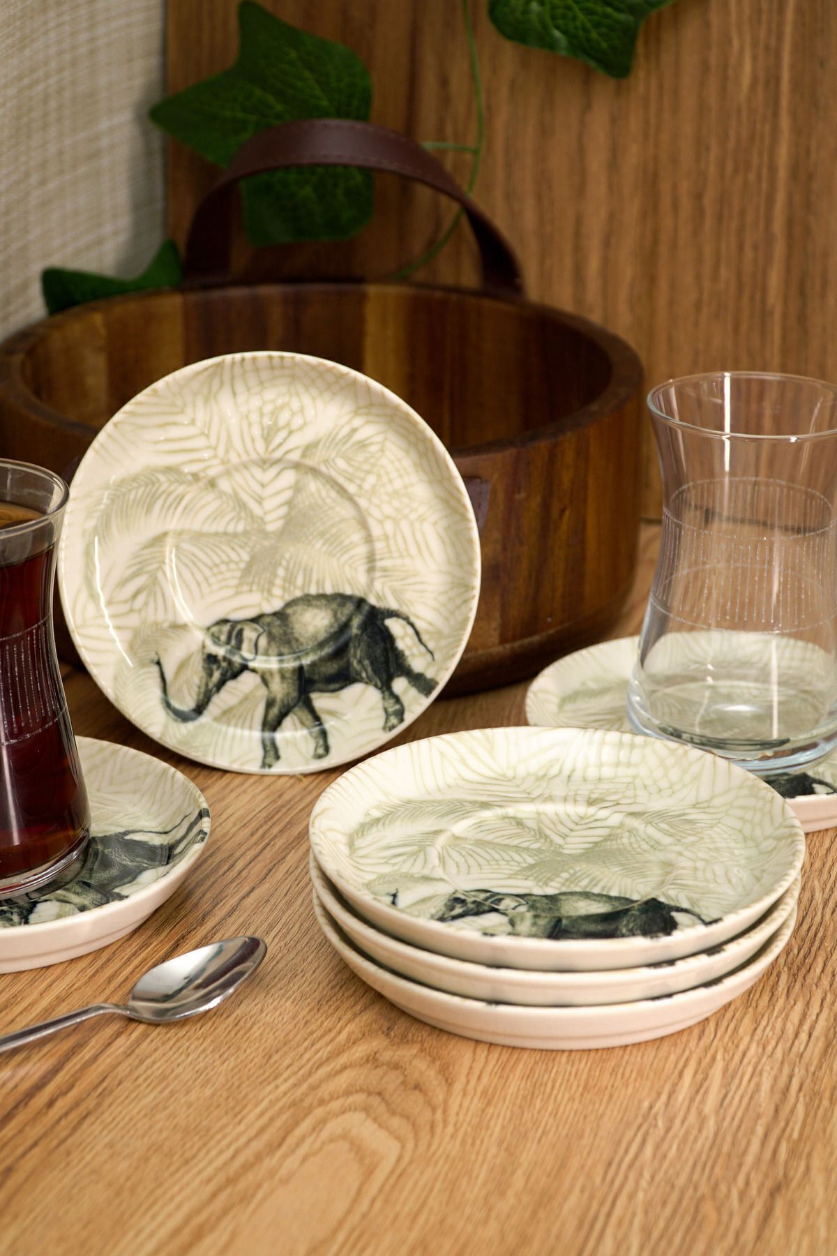 Elephant nature 6 pieces 12cm porcelain tea plate broken white