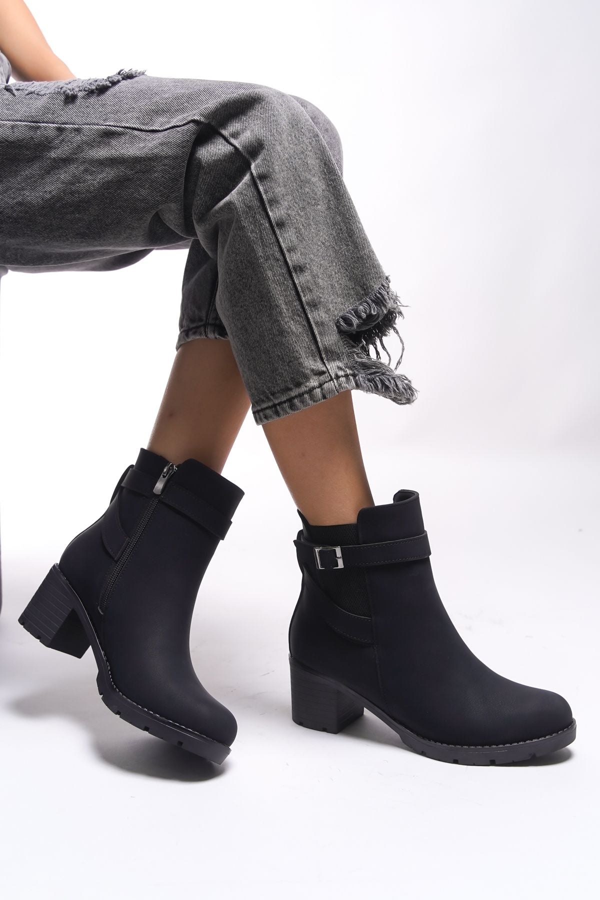Lilixipha Female buckle detailed heeled boat 0012730 matte black