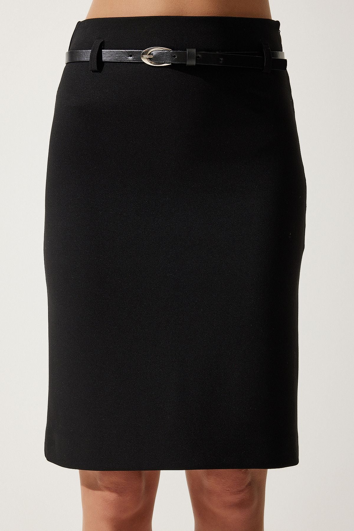 Female black arched thick knitted skirt UB00262