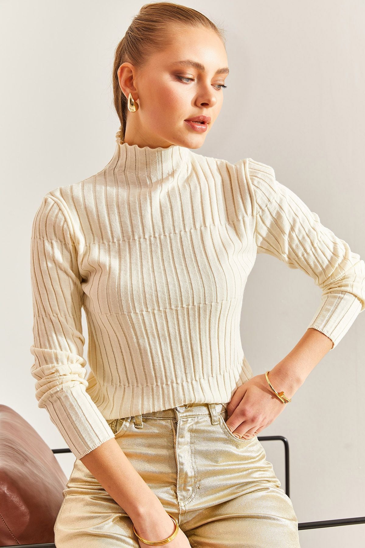 Female fisherman collar piece sweater