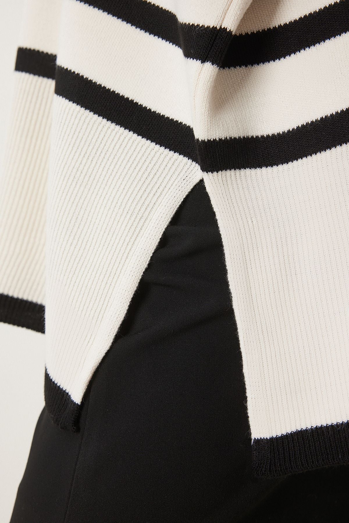 Woman Ecru black striped oversize knitwear sweater BV00122