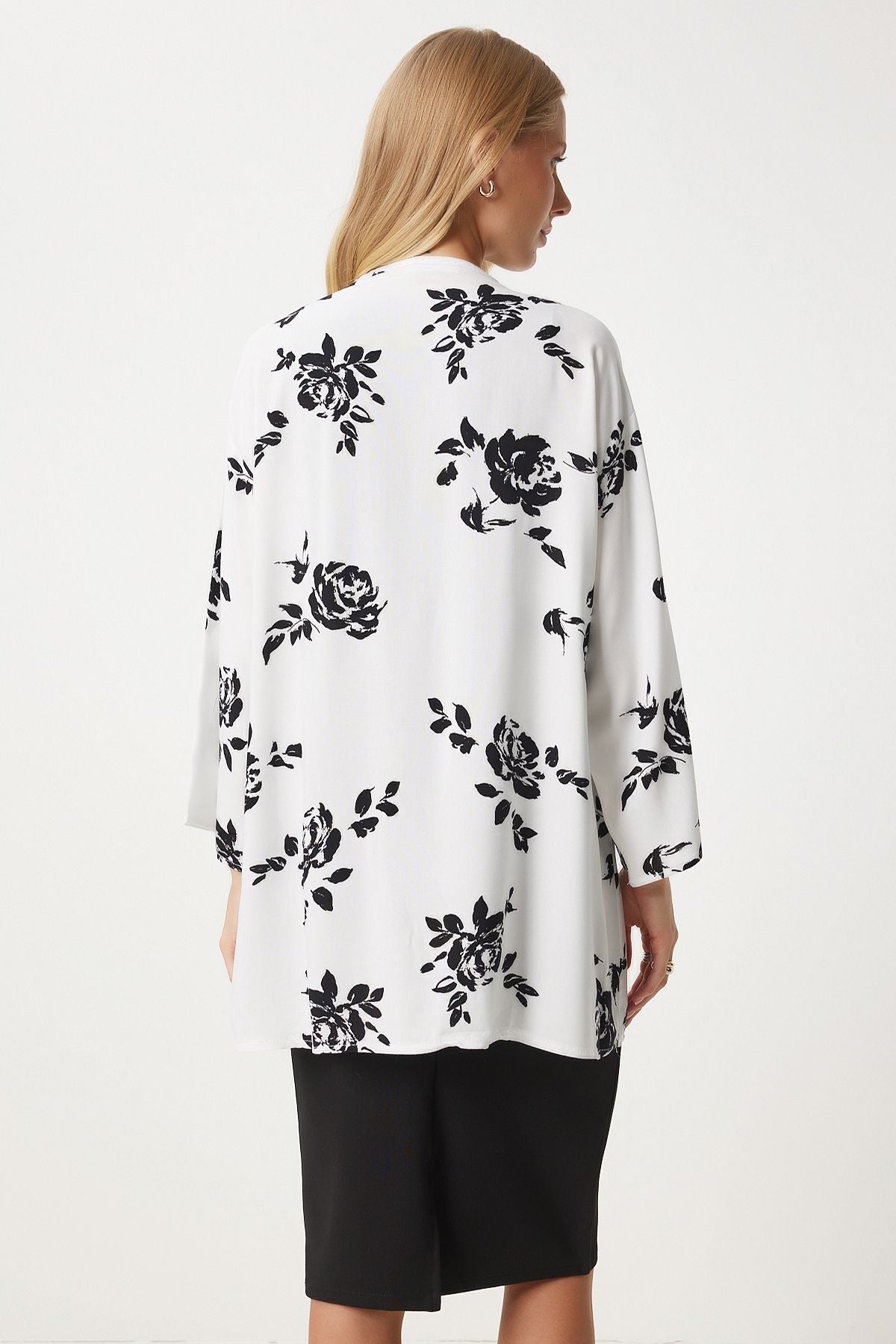 Kadın Beyaz Desenli Viskon Kimono EN00615