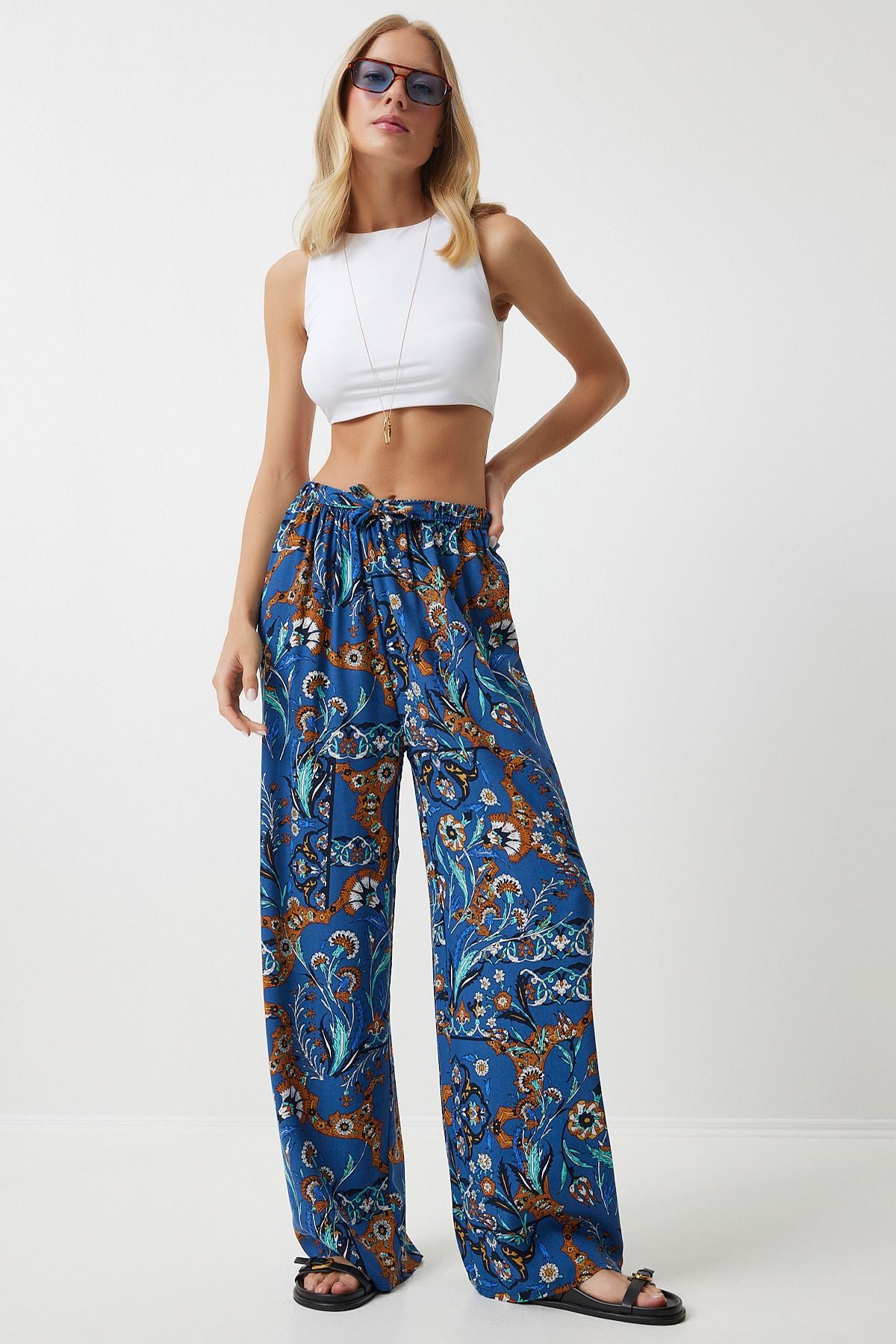 Woman Blue Tile Patterned Visakon Palazzo Pants EN00606