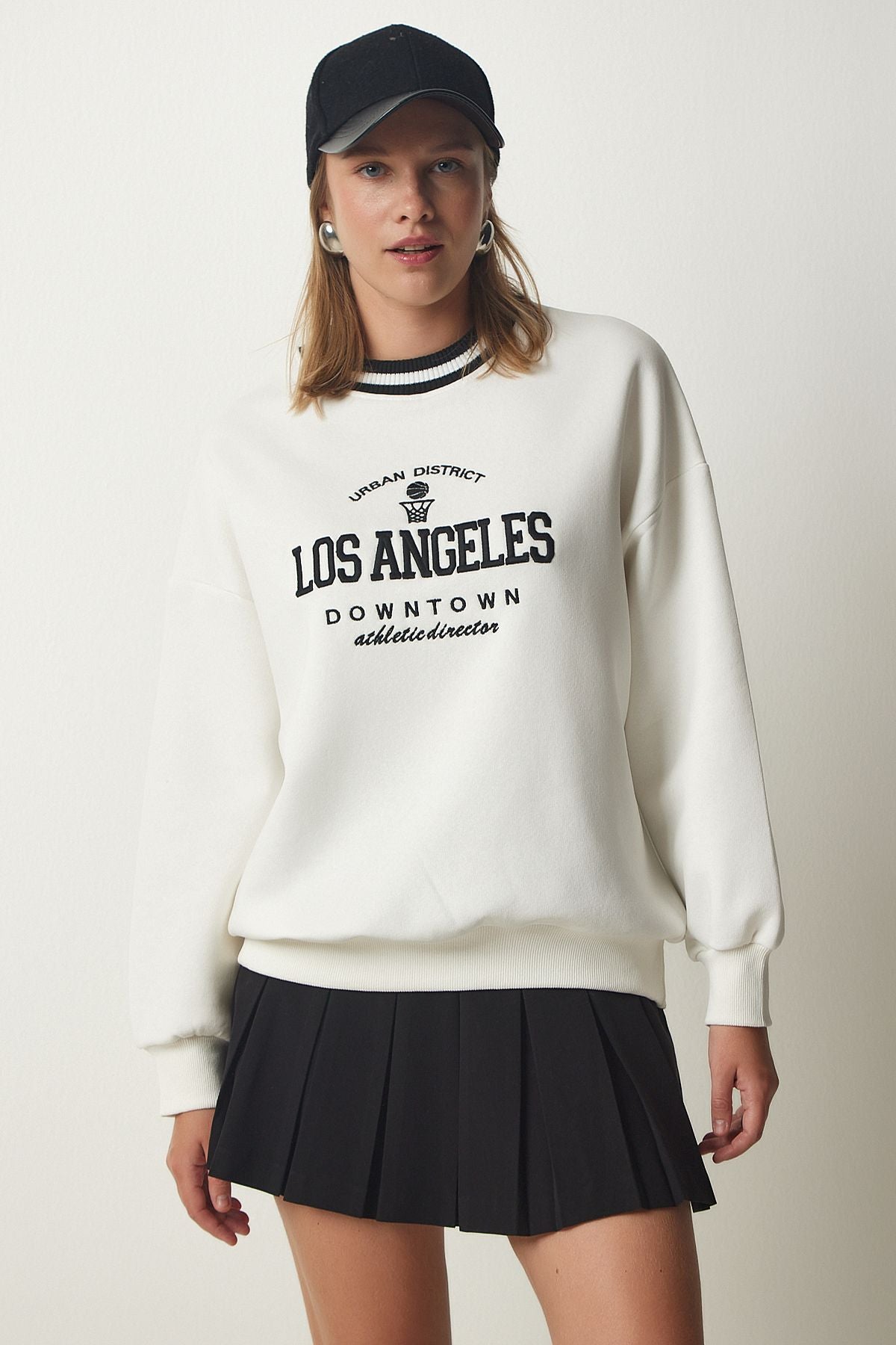 Woman White Embroidered Reddon Sweatshirt HF00447