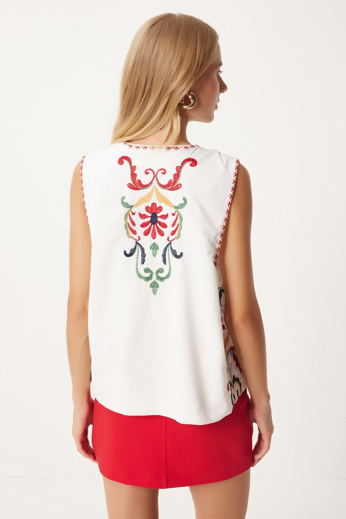 Woman Ekru Red Embroidery Detailed Flax Vest QS00008