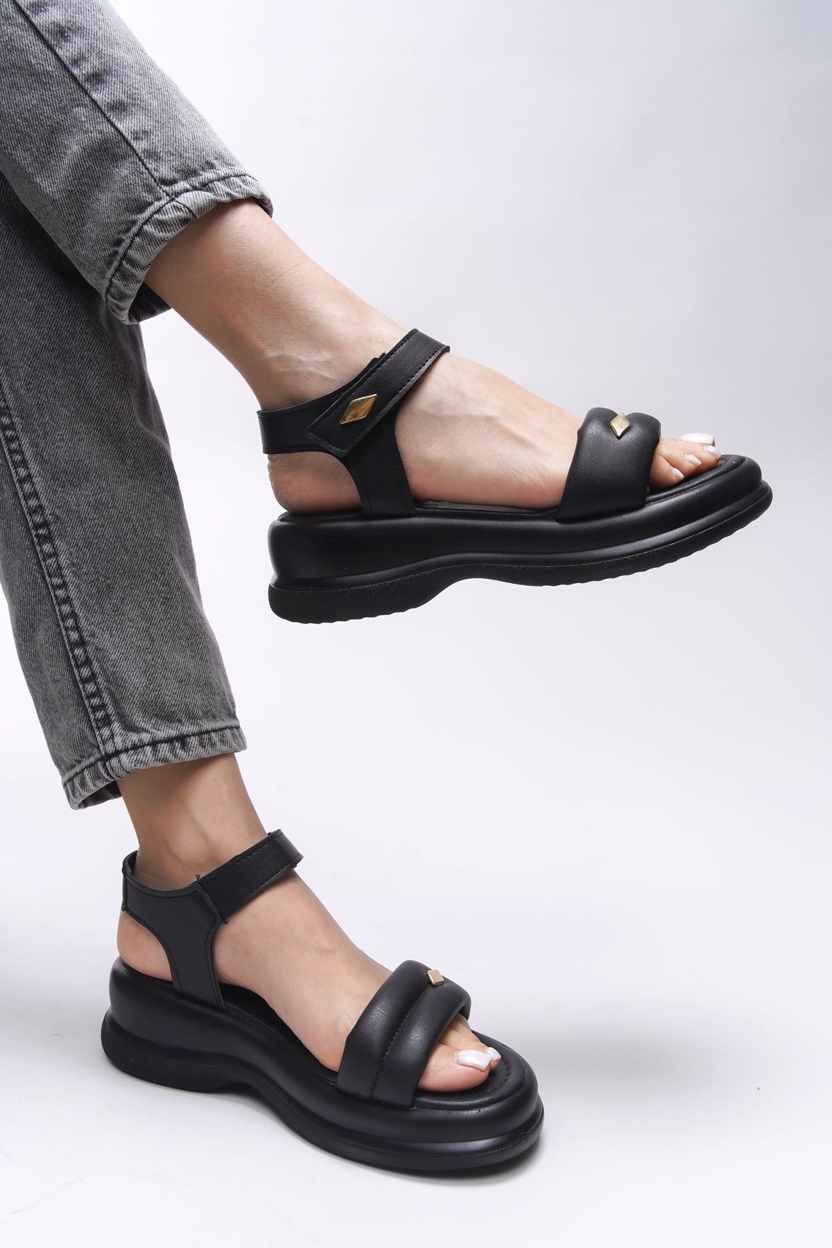 Bhaedrih Woman Sandals 00121030 Black