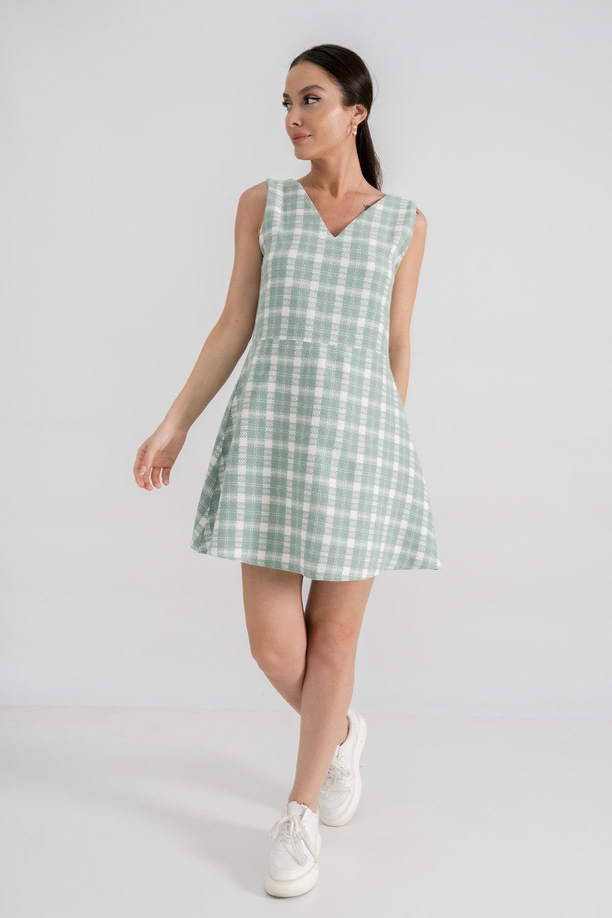 Female Mint Tüvit Front Rear V-Neck Sleeveless Clash Mini Dress ARM-24K001073