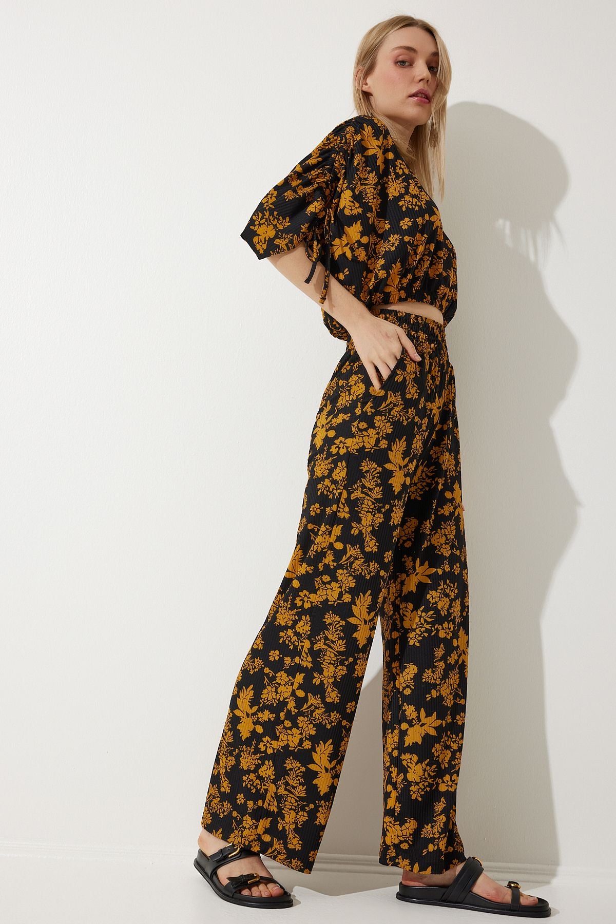 Female black mustard patterned blouse palazzo knitting set Mc00264