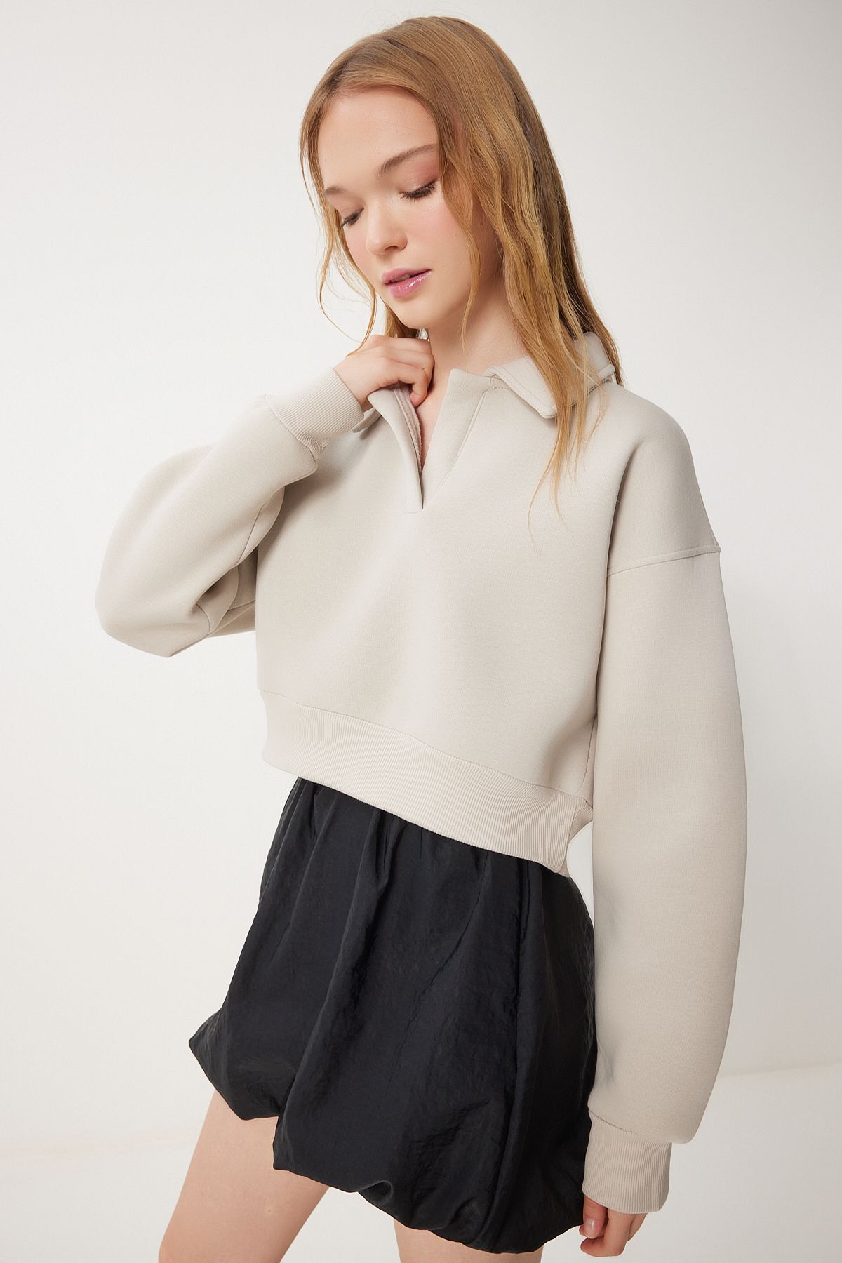 Female Beige Polo Yaka Crop Knitting Sweatshirt HW00014