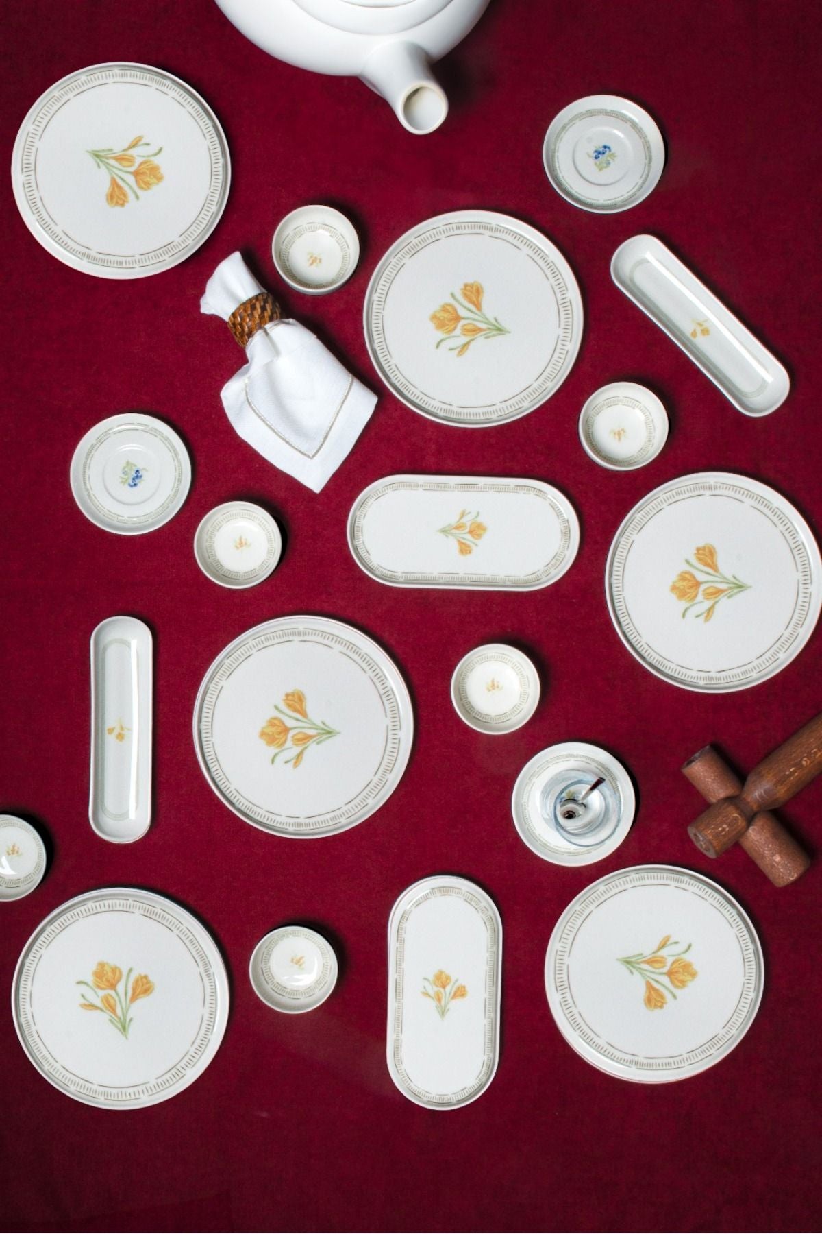 Mimoza 16 Piece Porcelain Breakfast Set for 6 people