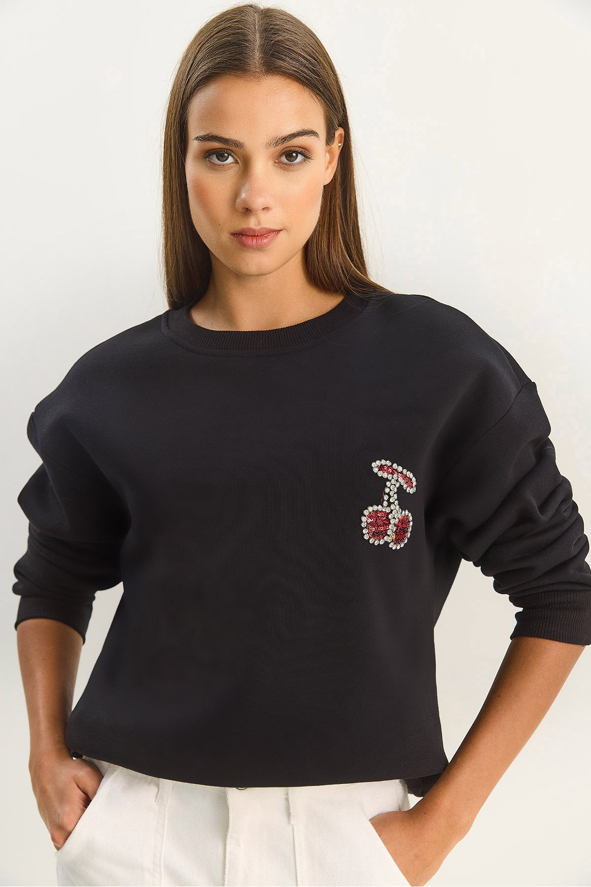 Women's Crew Neck Cherry Stone Embroidered Three Thread Raised Sweatshirt 60601047