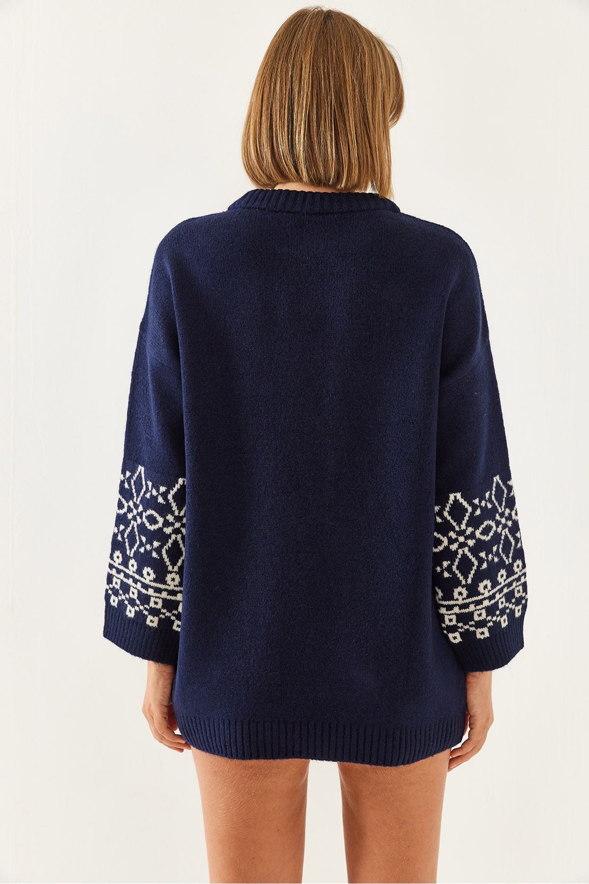 Women's arms patterned knitwear sweater