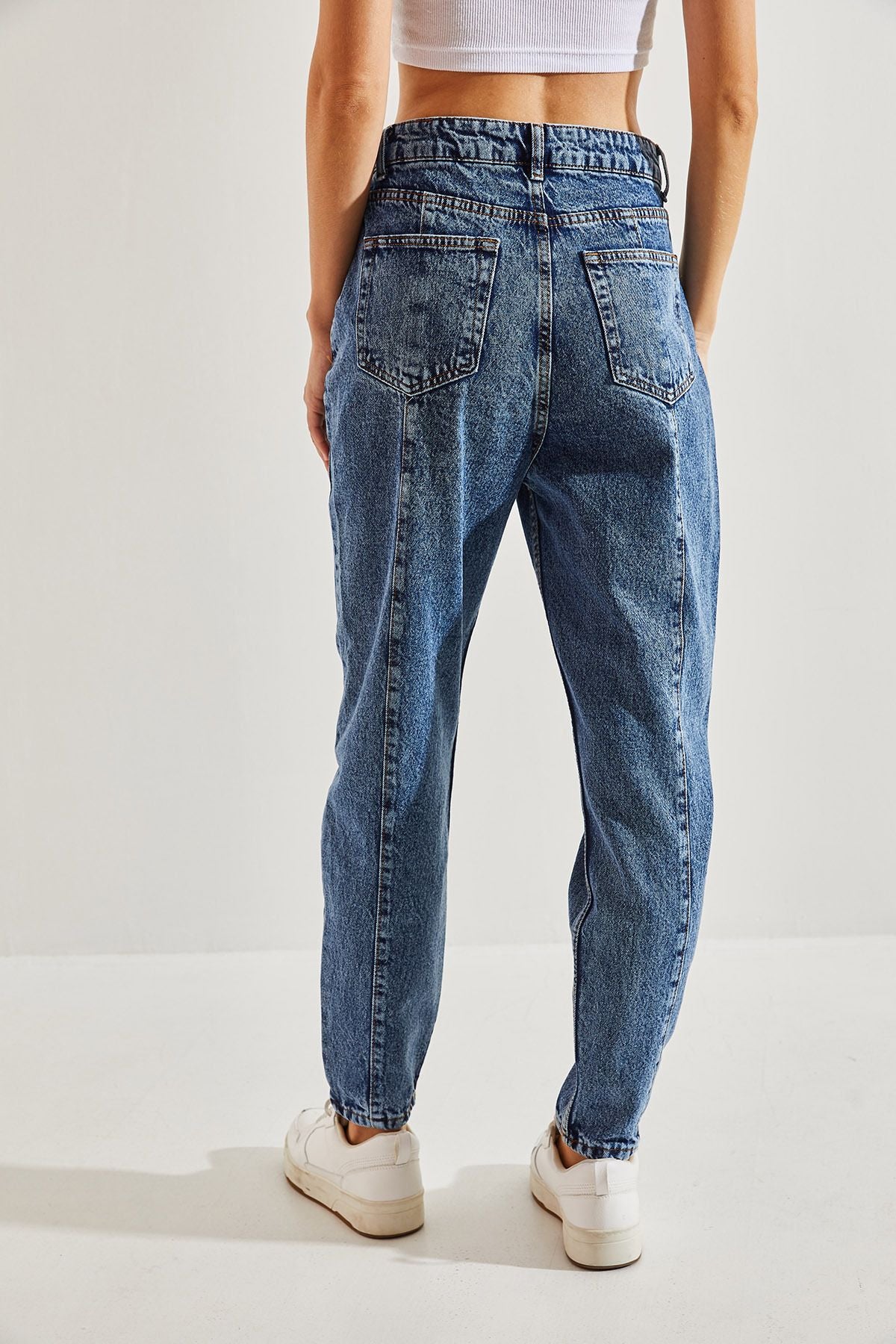 Female fragmented mom pants