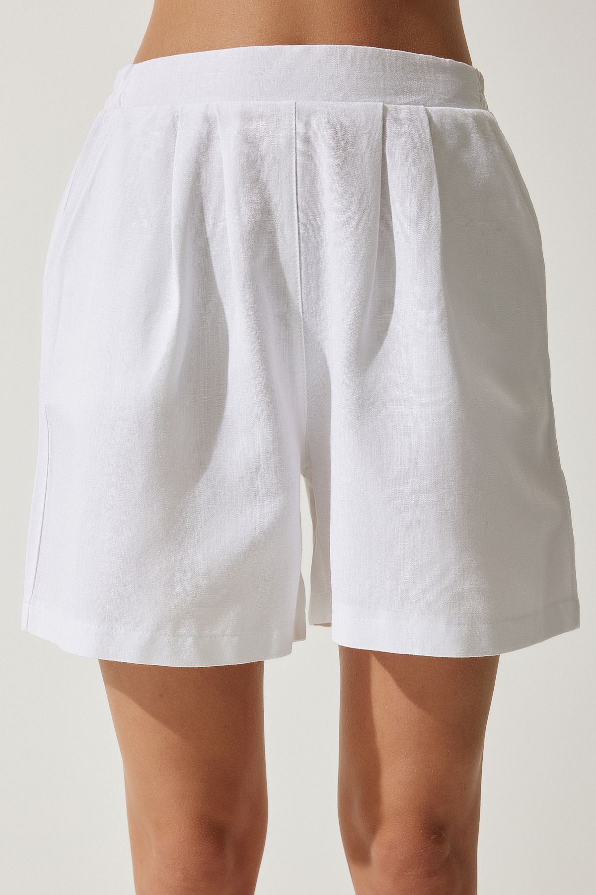 Female white pocket linen shorts MC00276