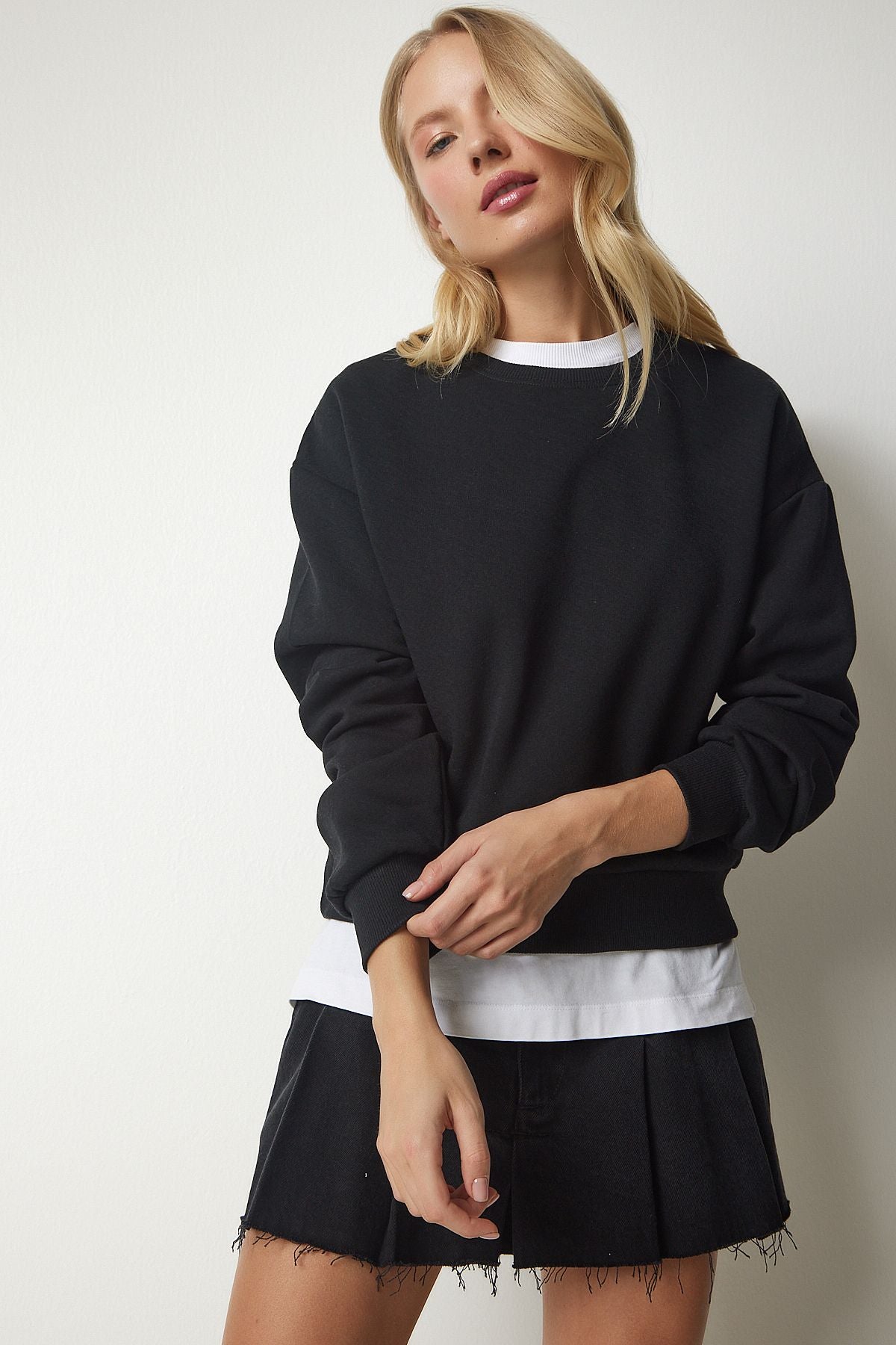 Female Black Shardon Crop Sweatshirt UB00179