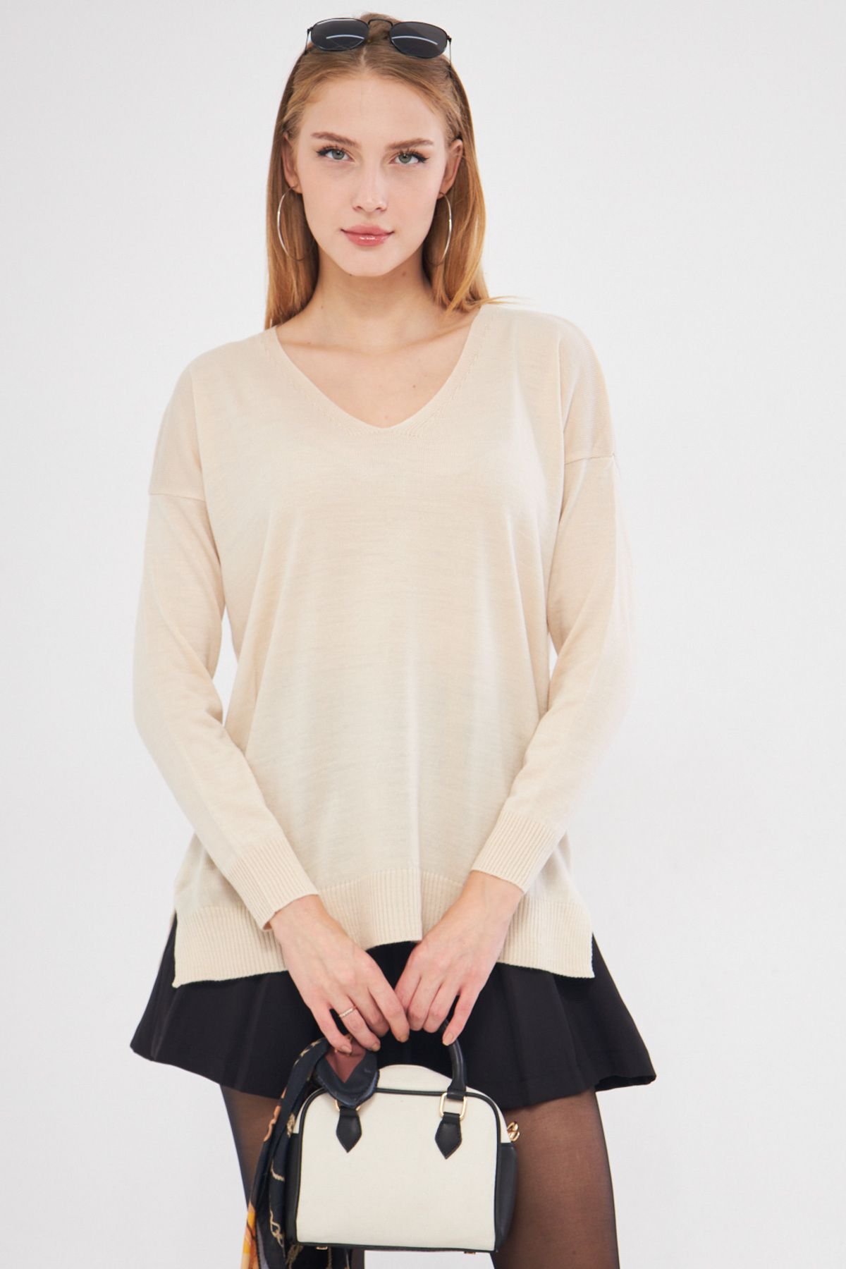 Female Beige V Yaka front short back long knitwear sweater ARM-22Y012013