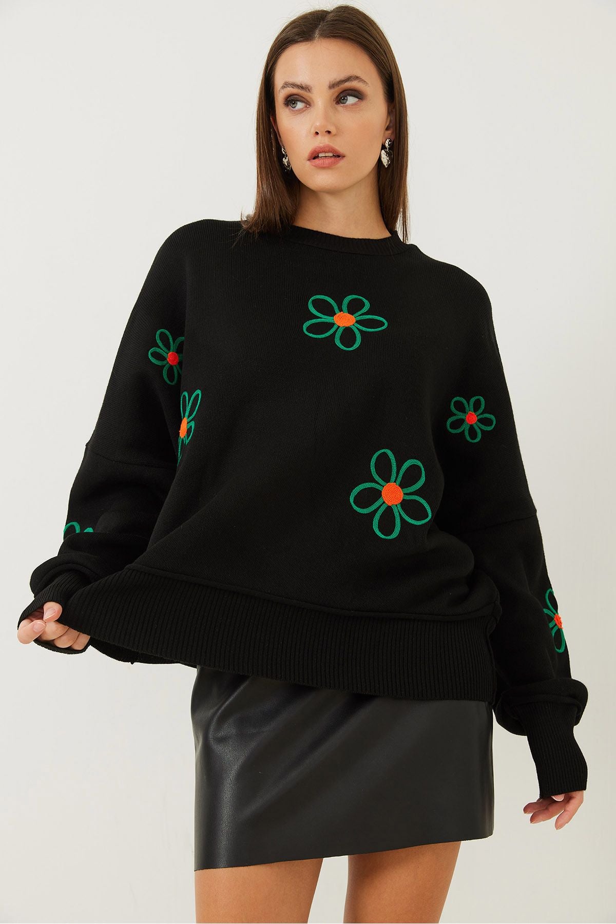 Women's Daisy Embroidered Knitwear Sweater