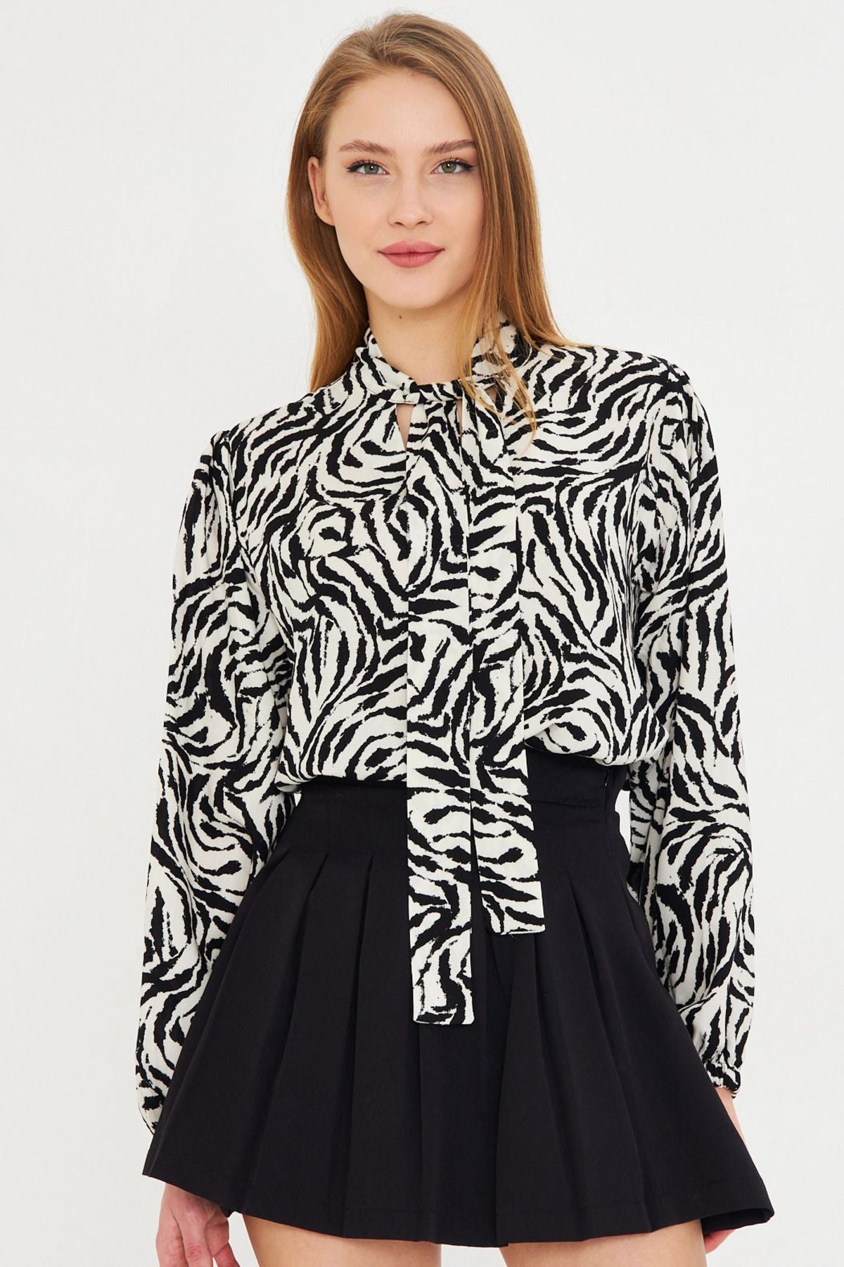 Female ecru collar connecting arm tire blouse ARM-25K001096