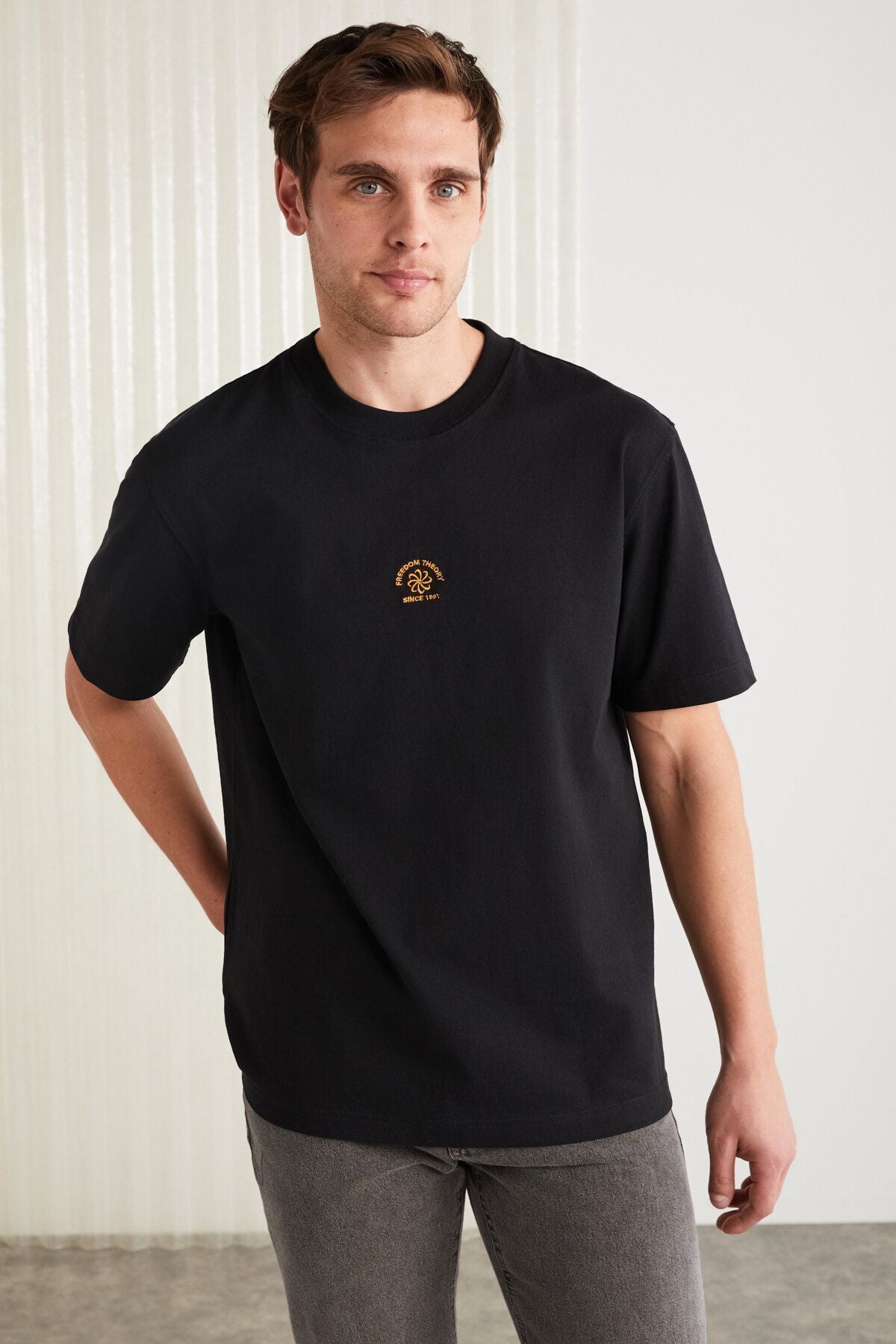 Remo Men's 100 %Cotton Regular Fit Short Sleeve Embroidery Bicycle Neck Black T-Shirt