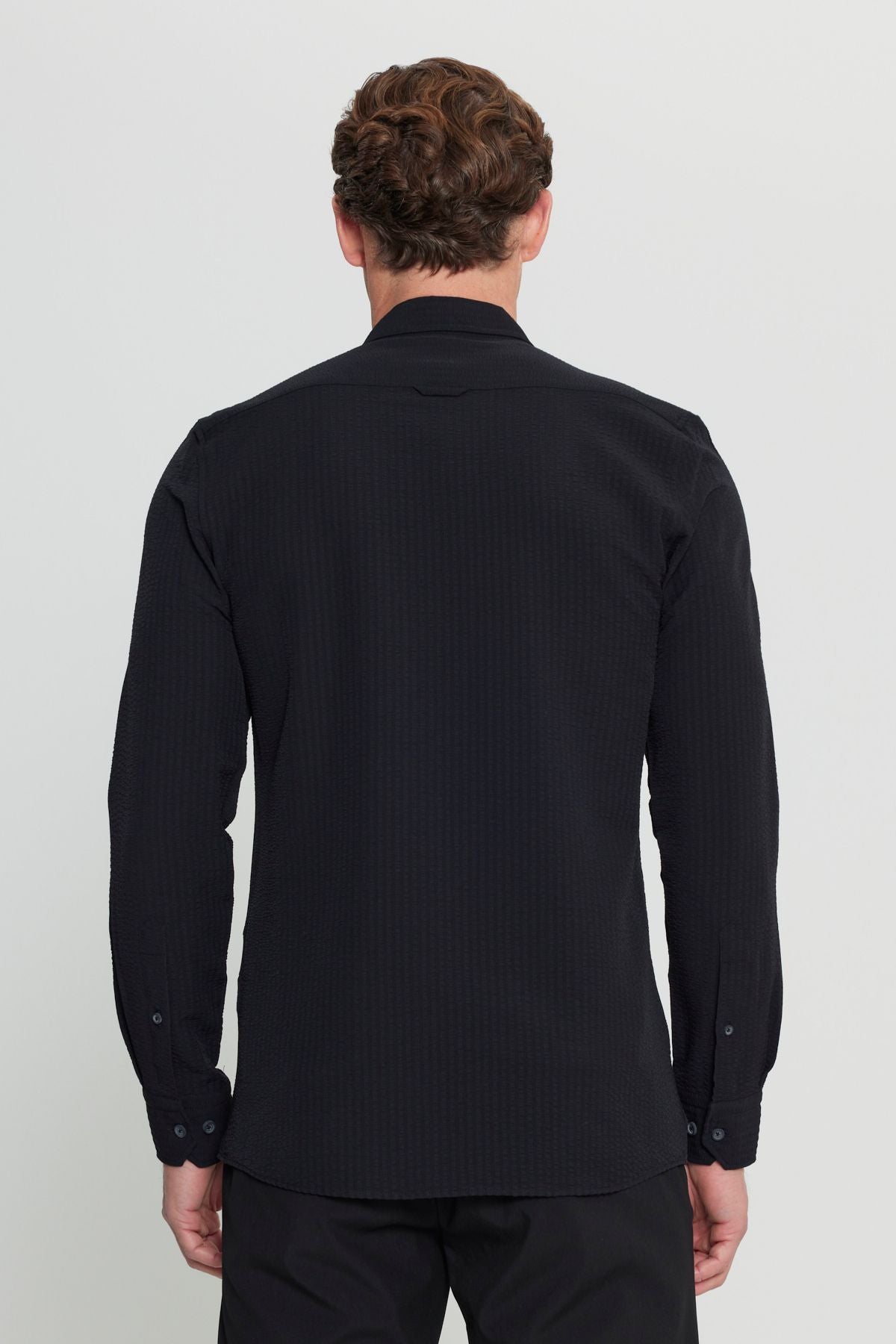 Men's black slim fit narrow -cut buttoned collar Amesty wafer patterned shirt