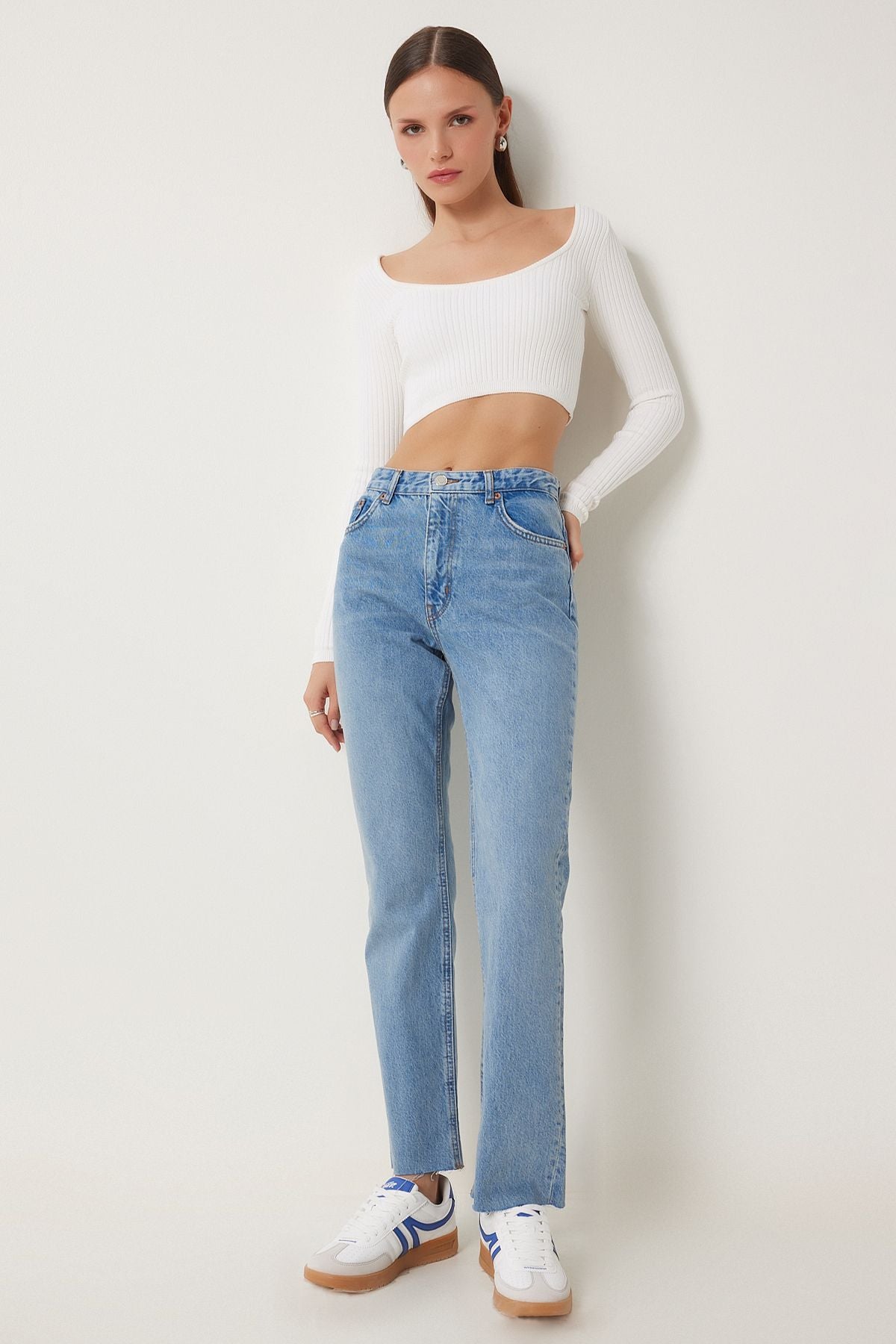 Woman Light Blue Medium Waist Straight Jeans UT00025