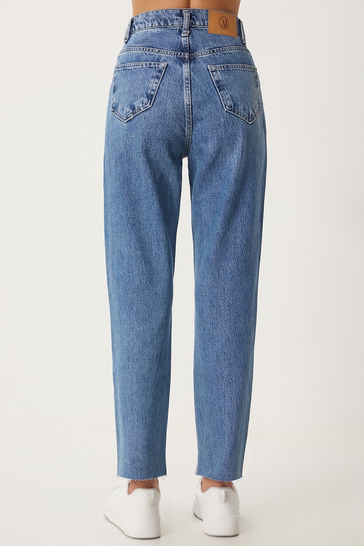 Woman Blue Medium Waist Straight Jeans UT00024