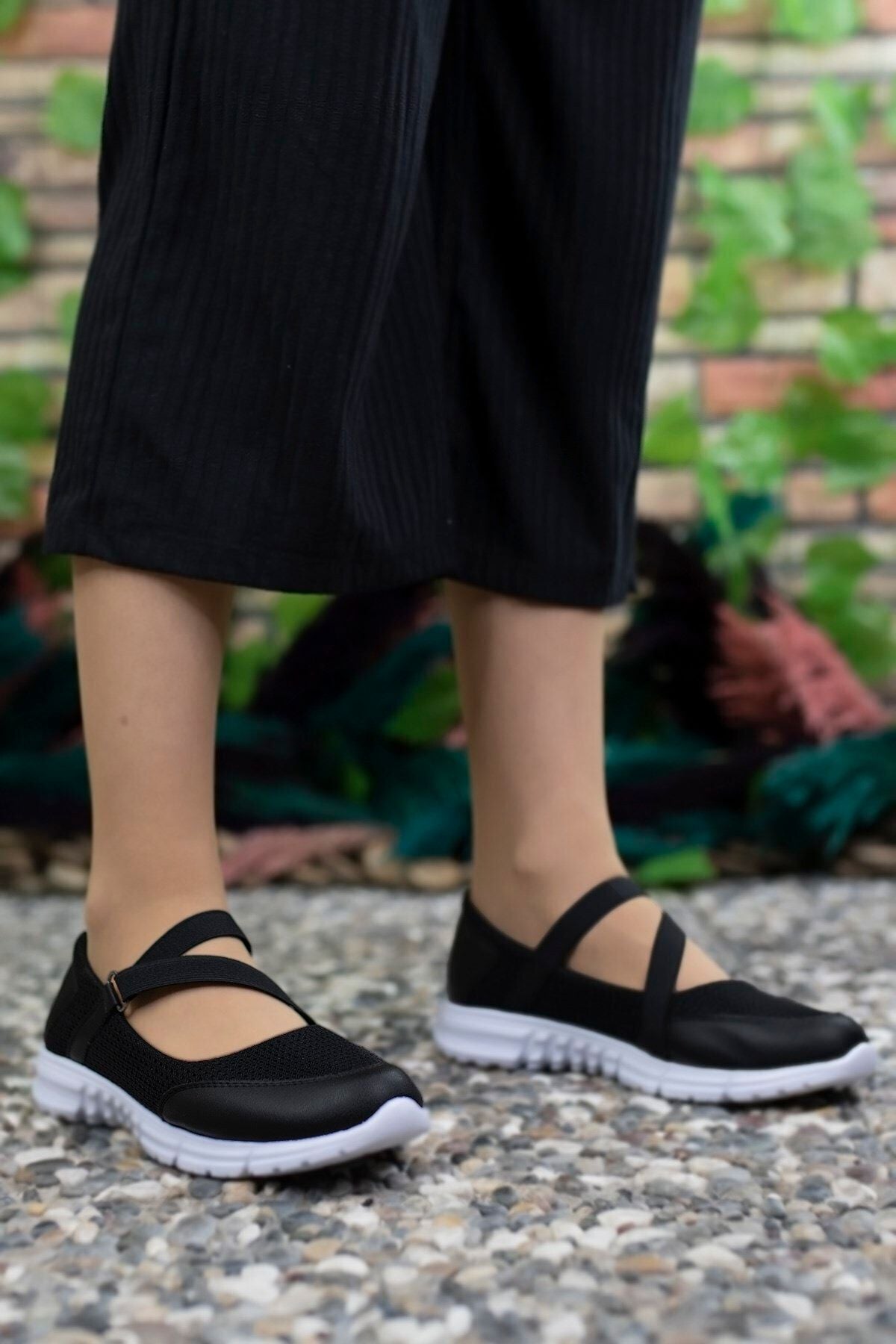 Woman Black and White Casual Shoes 0012601