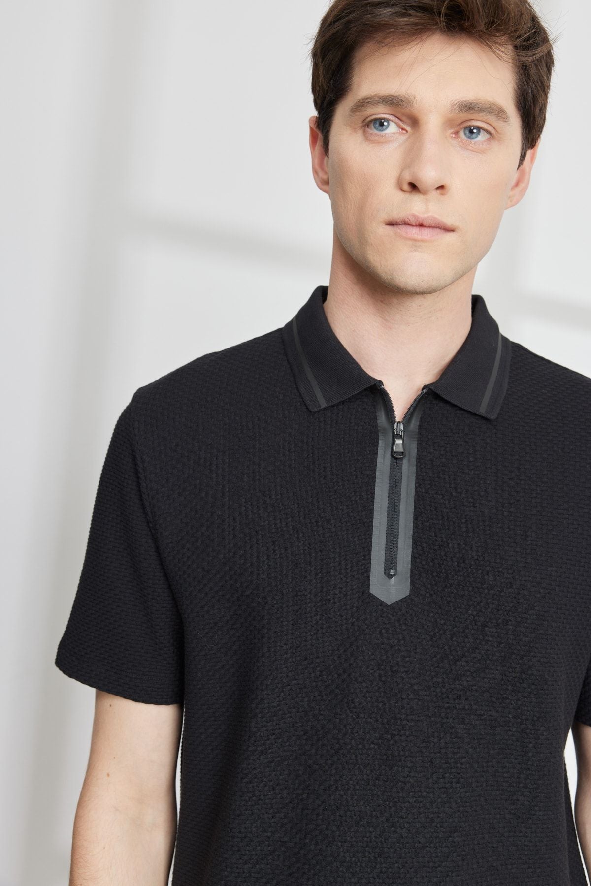 Men's black slim fit narrow cut -off zipper Polo collar 100 %cotton patterned textured T -shirt