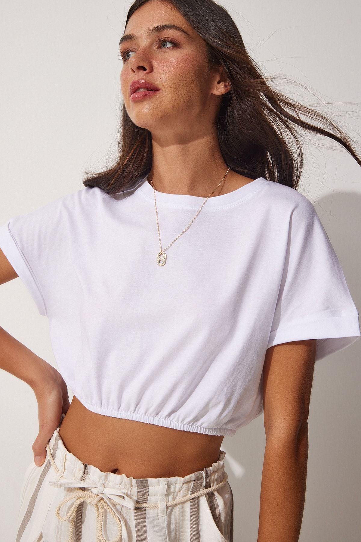 Woman White Waist Elastic Crop T-Shirt UB00083